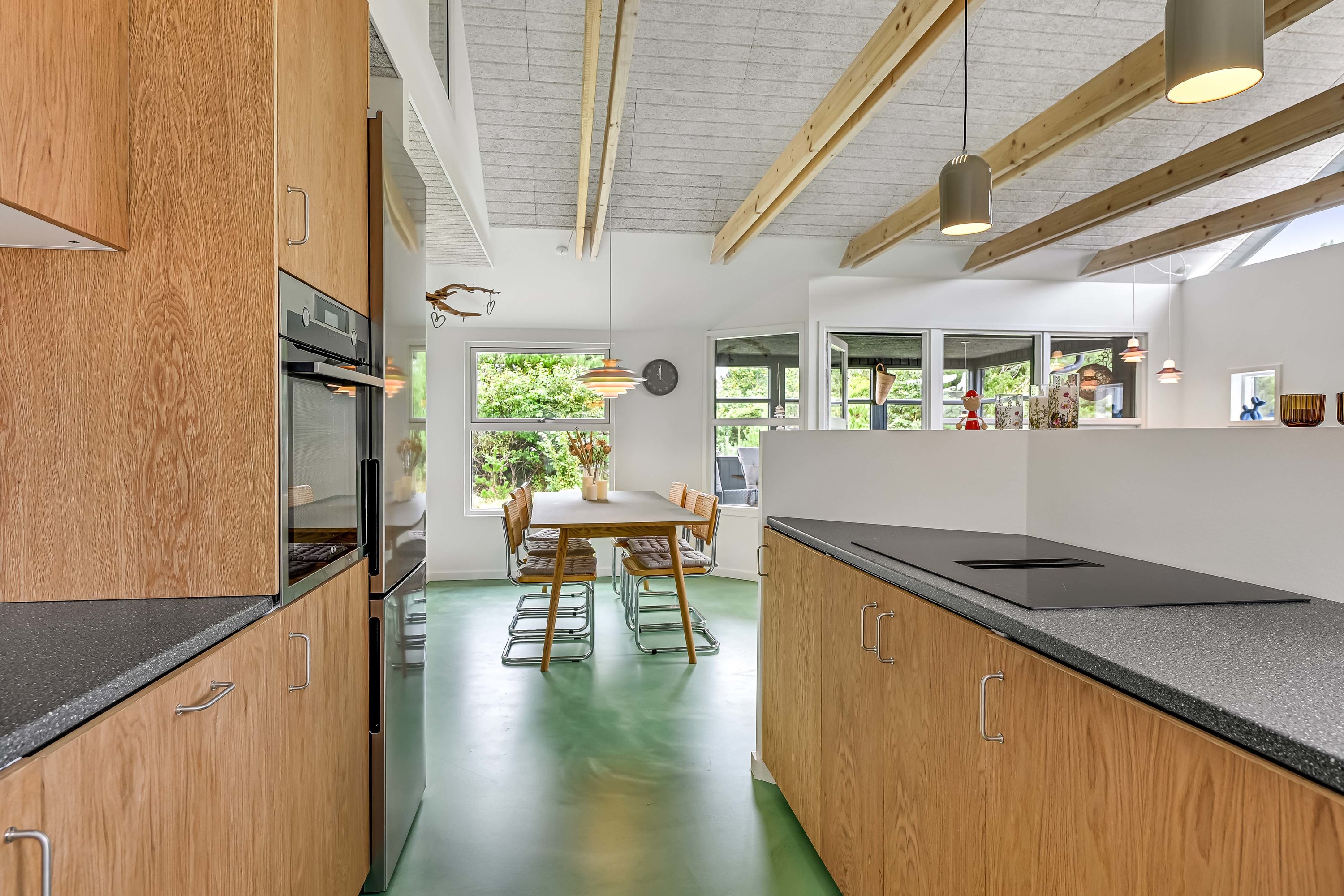 Fremhævet køkken billede i fuldskærmstilstand. Billede af Svinget 6, 6857 Blåvand