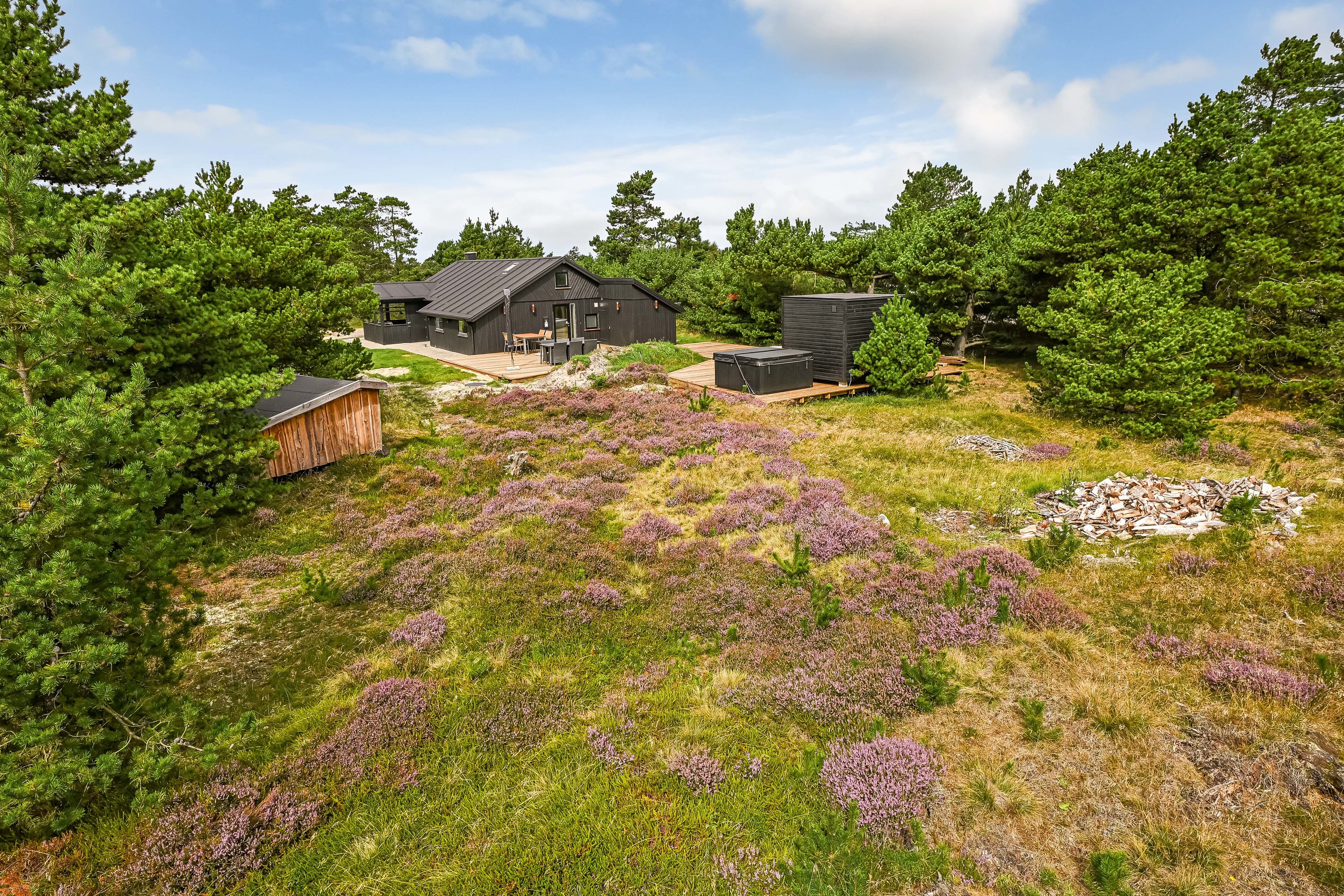 Fremhævet have billede i fuldskærmstilstand. Billede af Svinget 6, 6857 Blåvand