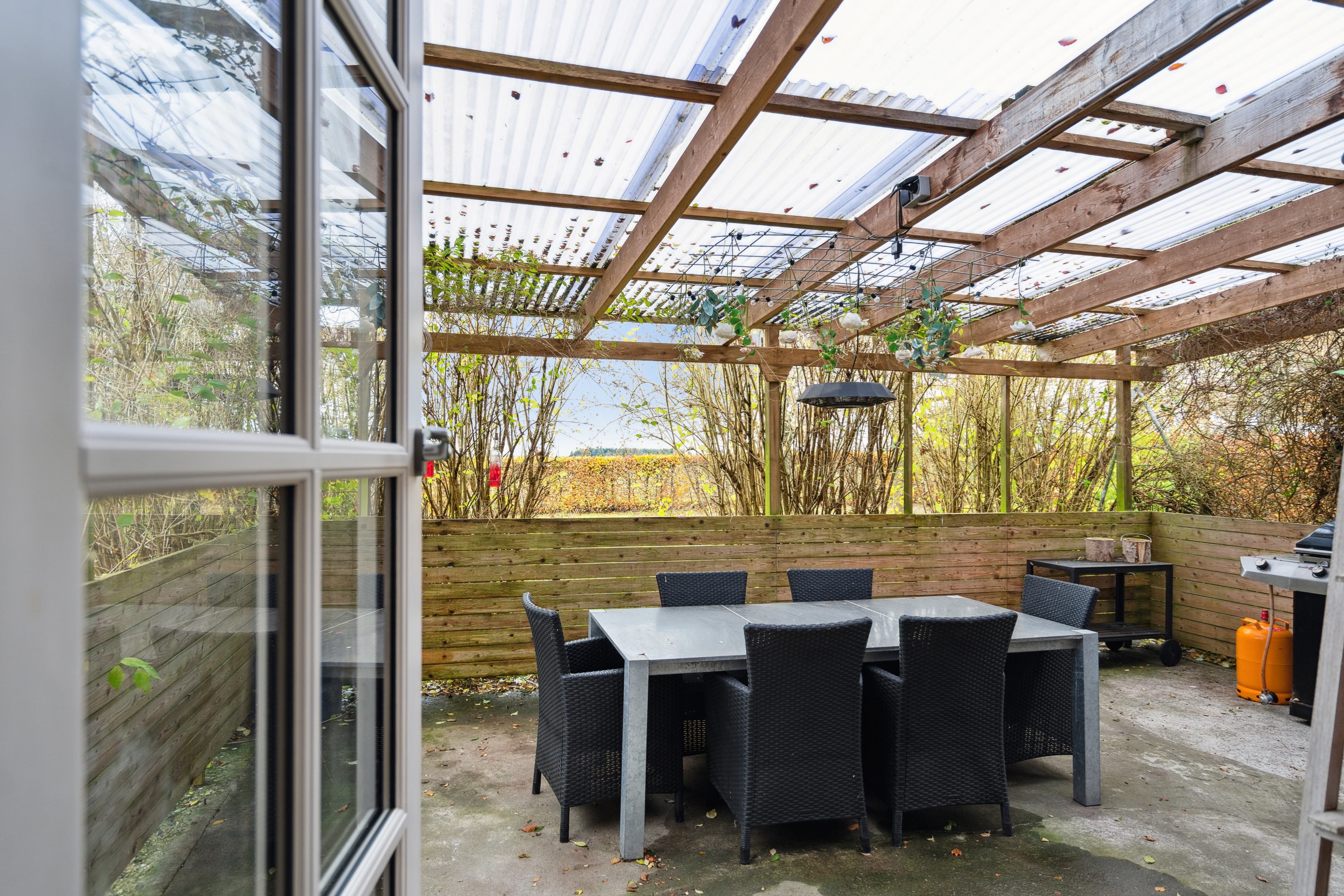 Fremhævet overdækket terrasse billede i fuldskærmstilstand. Billede af Ndr Truevej 33, True, 9500 Hobro