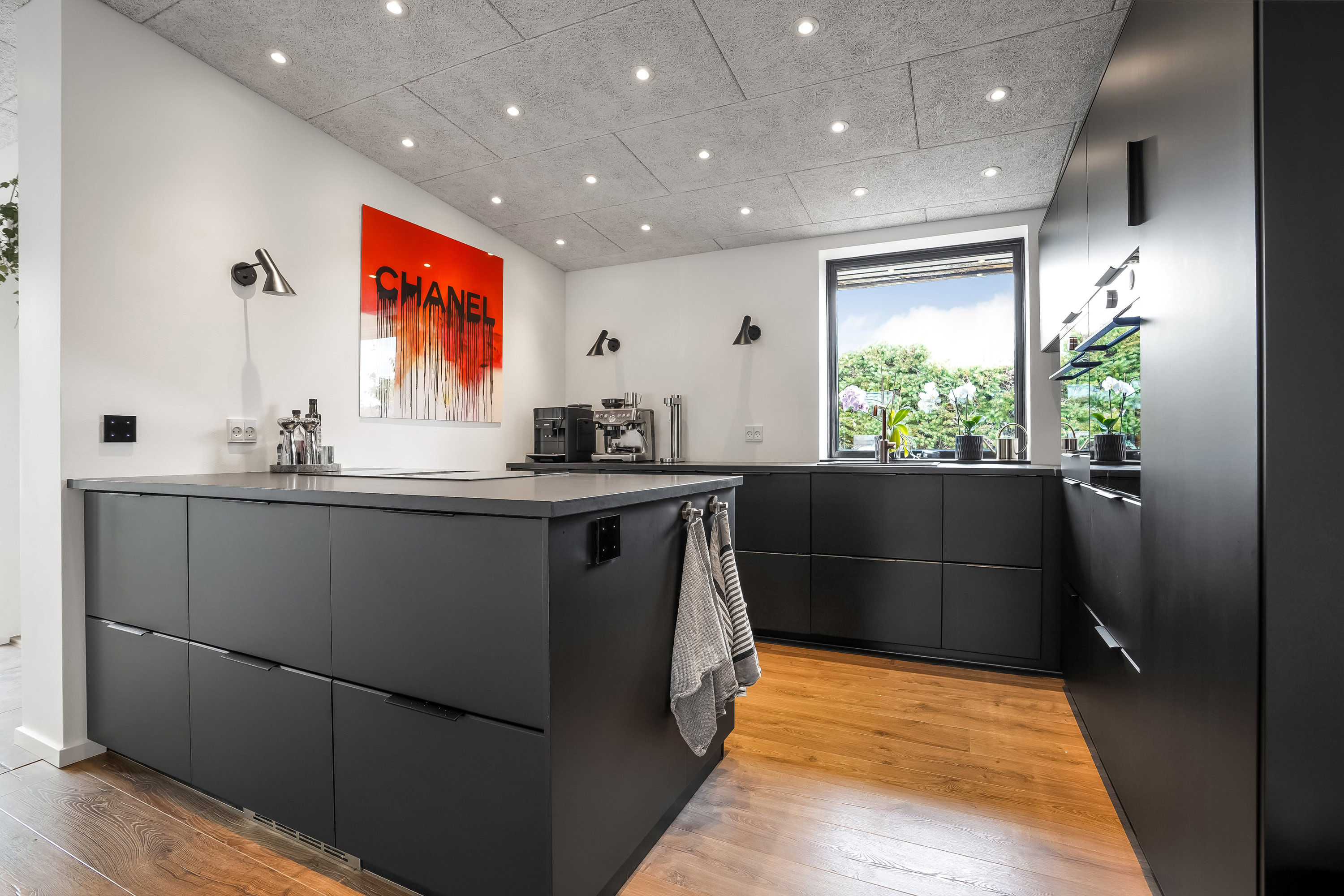 Fremhævet køkken billede i fuldskærmstilstand. Billede af Spurvevej 3, 5500 Middelfart