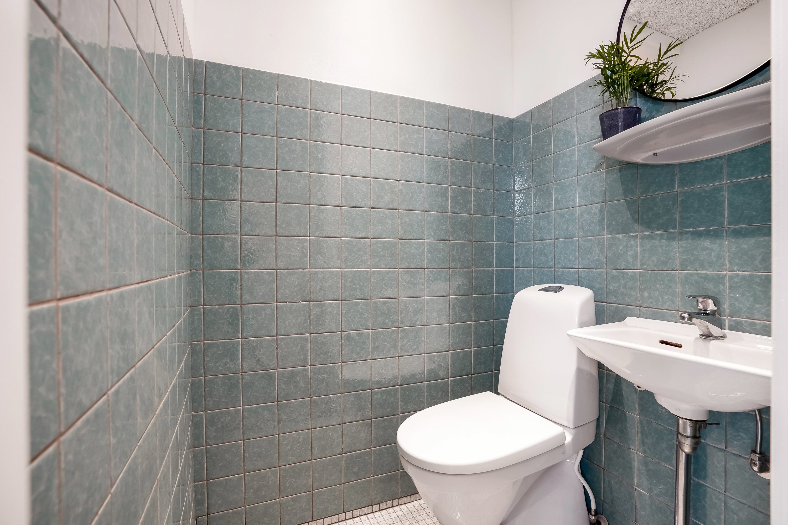 Fremhævet toilet billede i fuldskærmstilstand. Billede af Spurvevej 3, 5500 Middelfart