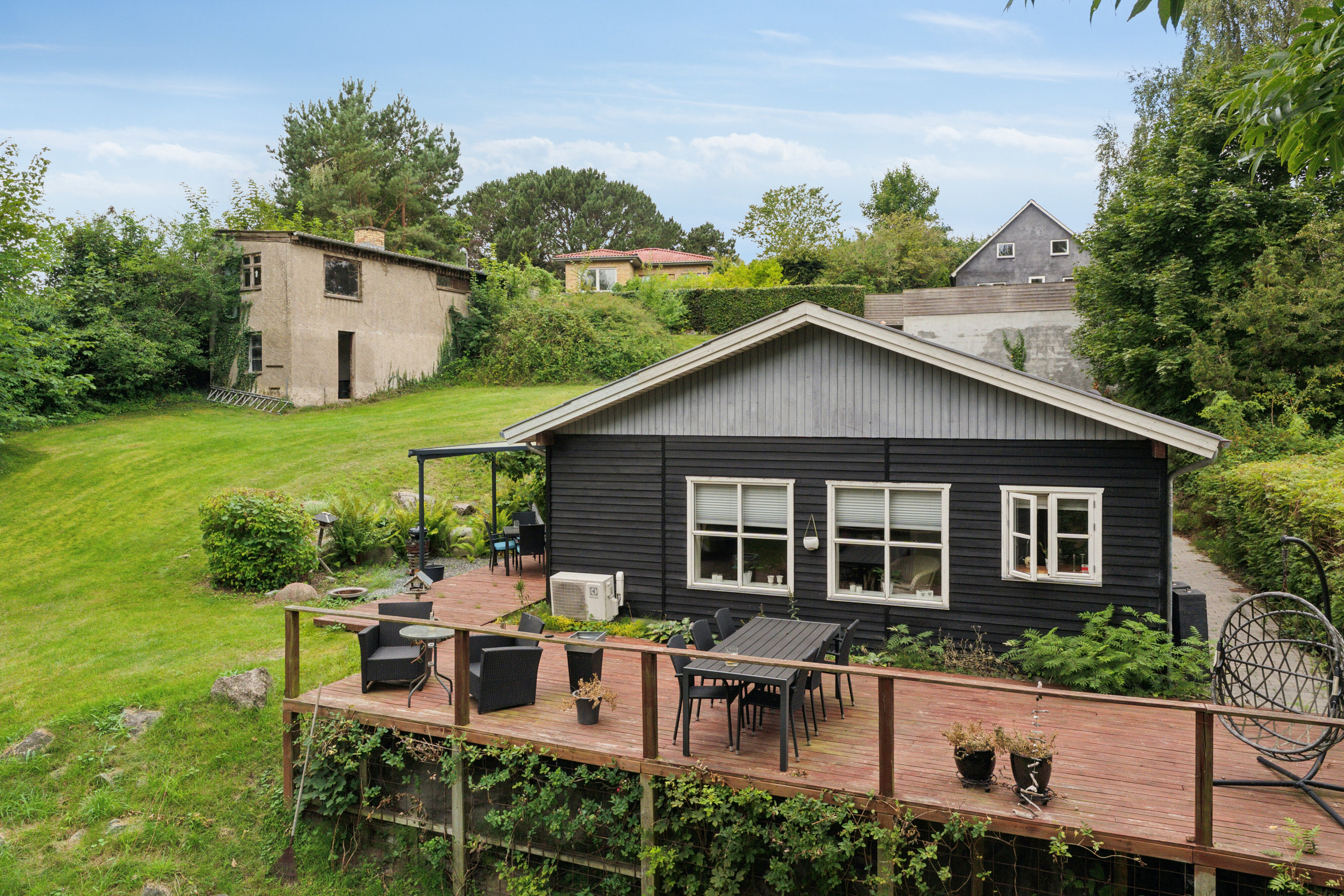 Miniaturebillede 2: udendørs. Billede af Bredekilde 100, 4400 Kalundborg