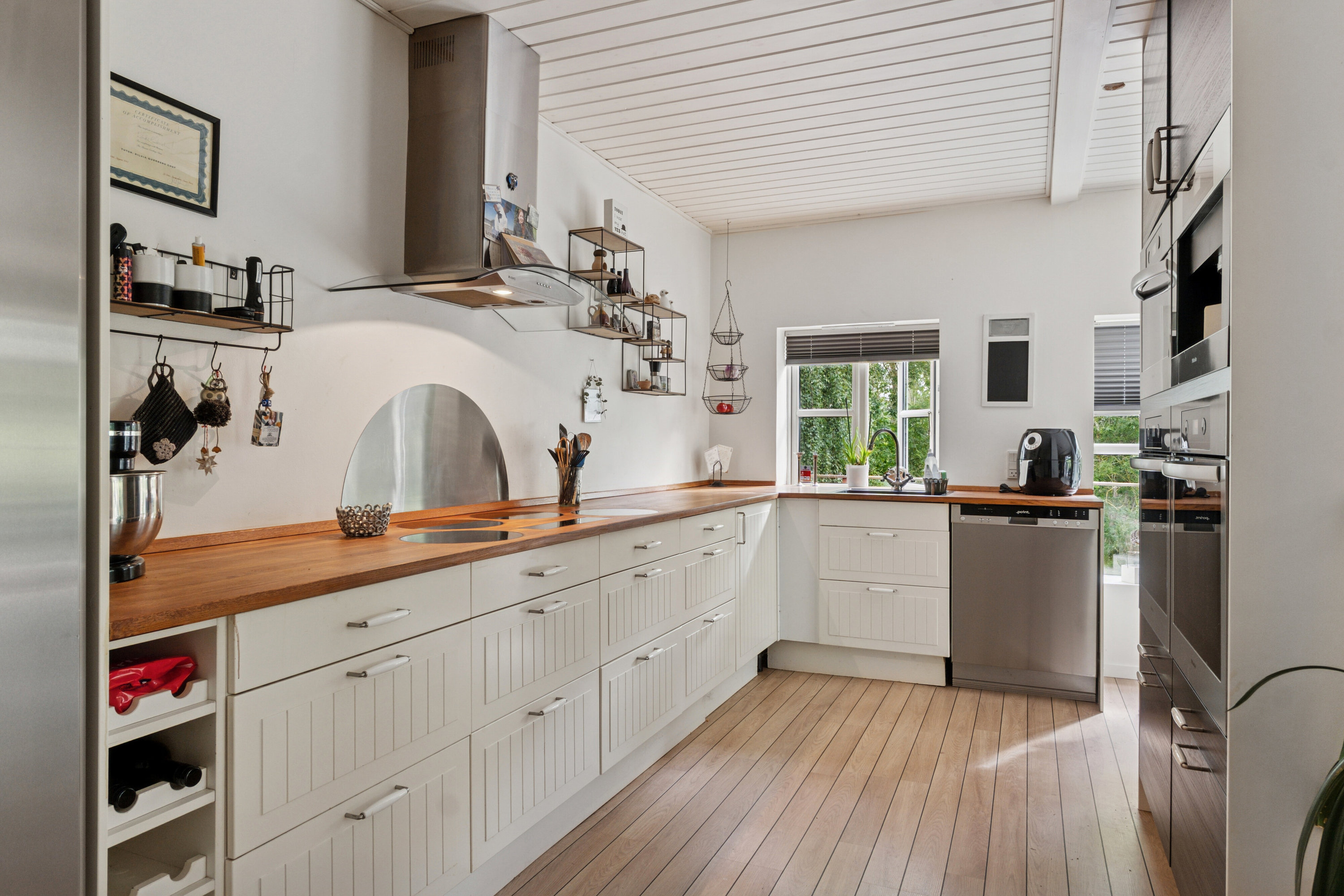 Fremhævet køkken billede i fuldskærmstilstand. Billede af Bredekilde 100, 4400 Kalundborg