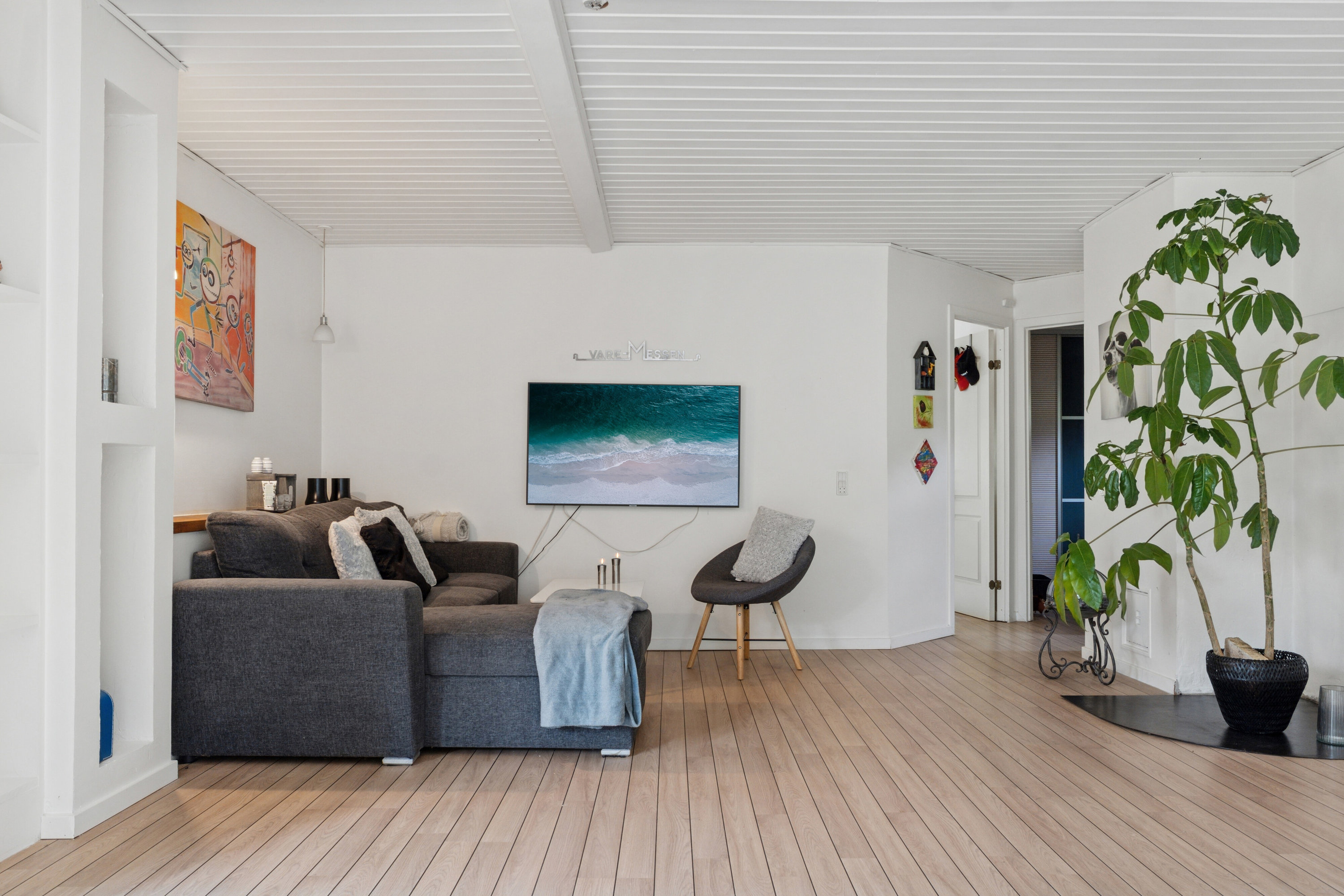 Fremhævet stue billede i fuldskærmstilstand. Billede af Bredekilde 100, 4400 Kalundborg