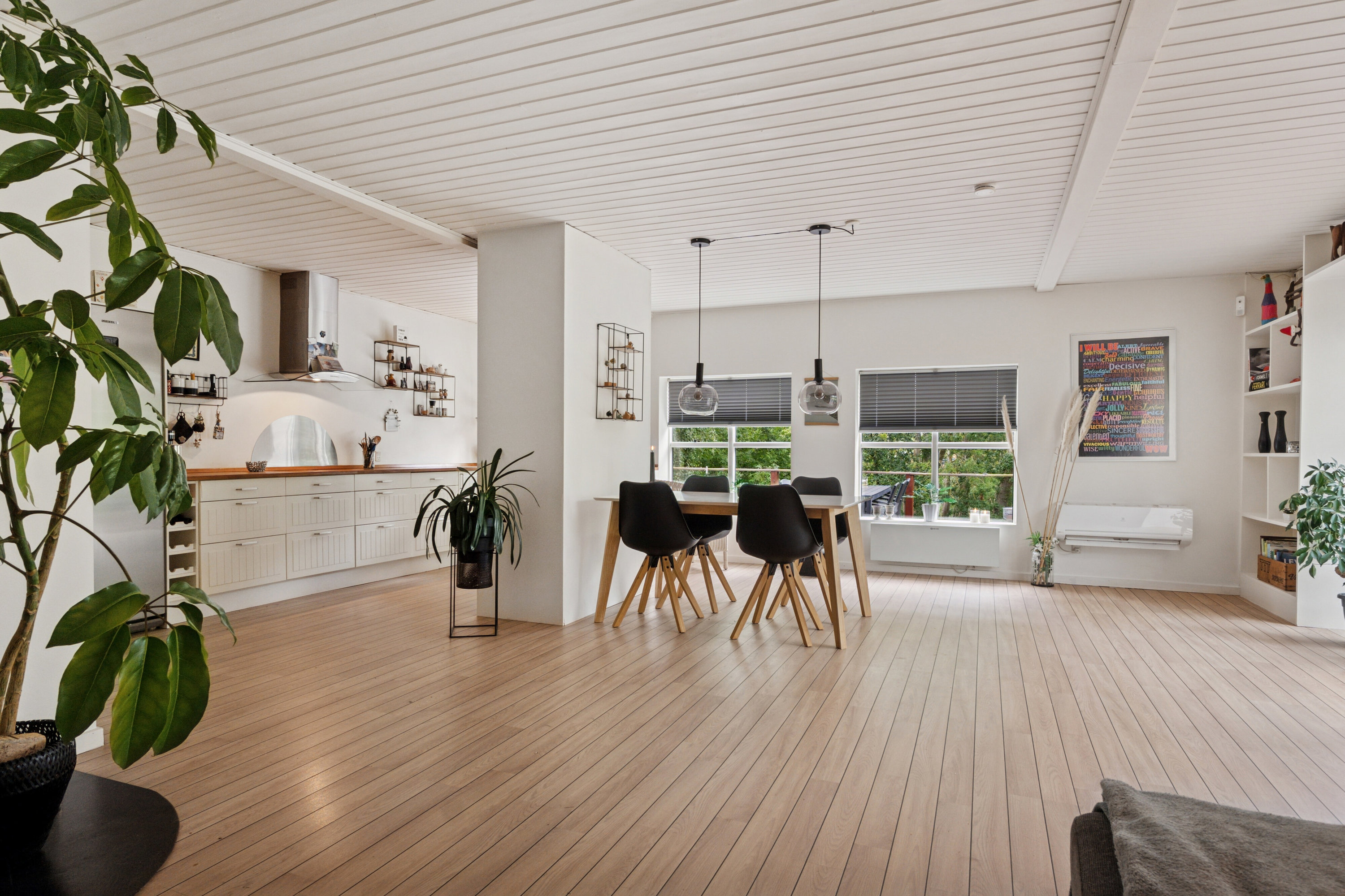 Fremhævet spisestue billede i fuldskærmstilstand. Billede af Bredekilde 100, 4400 Kalundborg