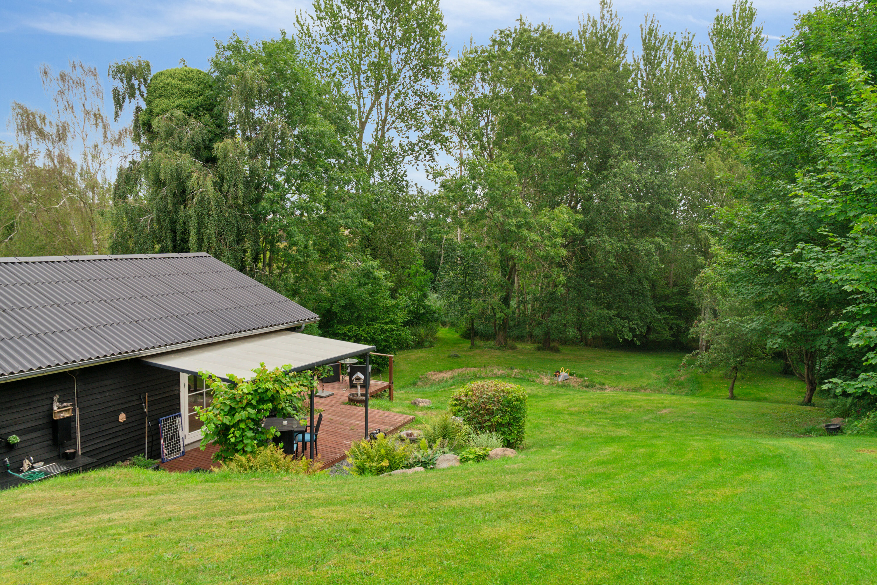 Fremhævet set fra haven billede i fuldskærmstilstand. Billede af Bredekilde 100, 4400 Kalundborg