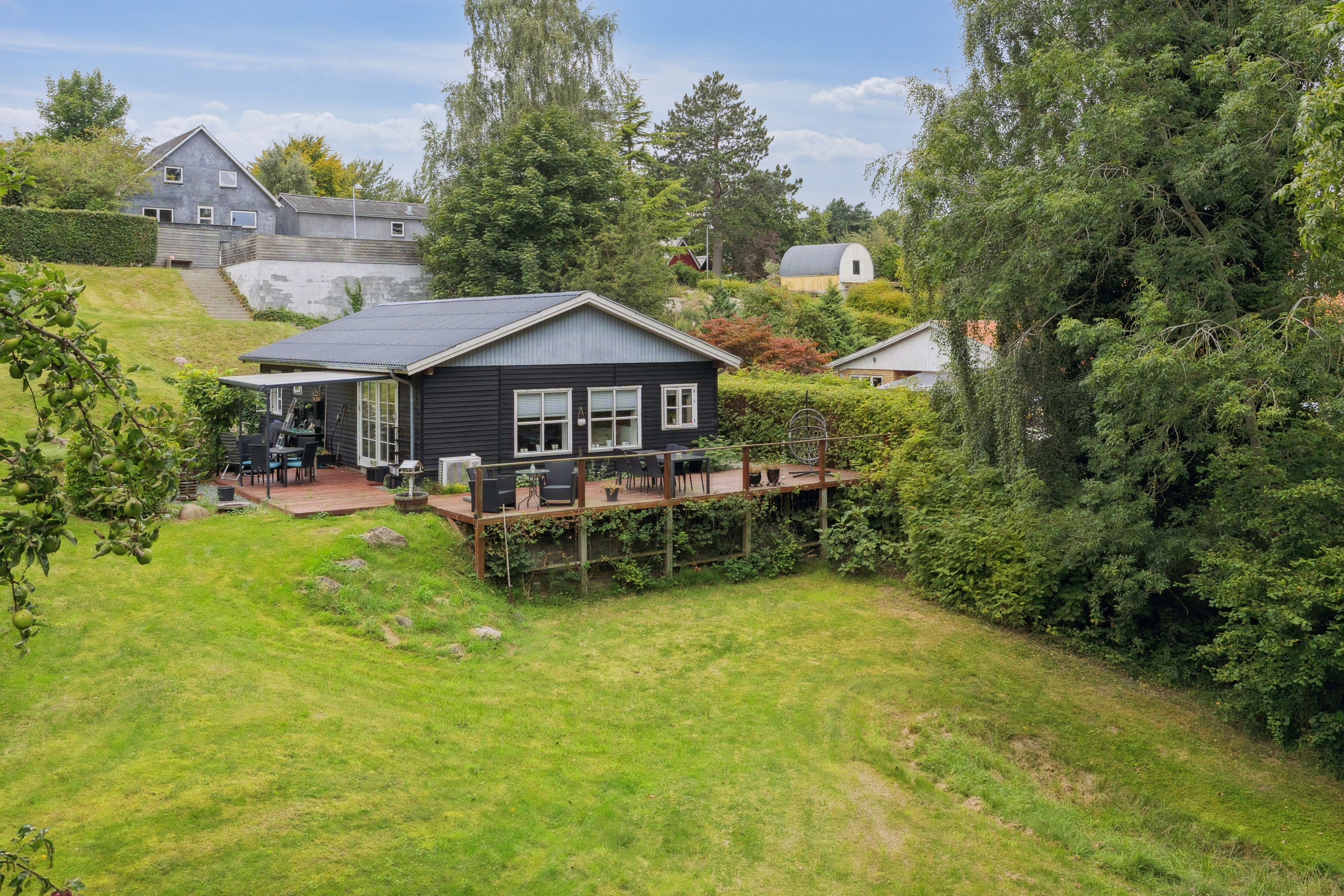 Miniaturebillede 1: udendørs. Billede af Bredekilde 100, 4400 Kalundborg