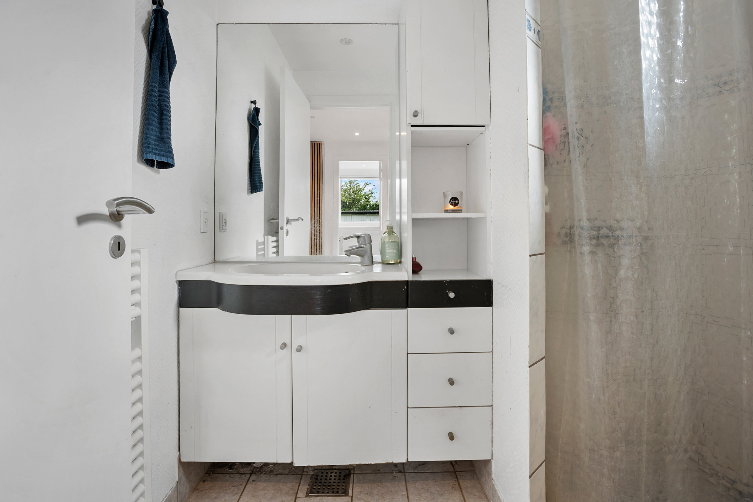 Fremhævet toilet / bad billede i fuldskærmstilstand. Billede af Roasvej 50, 2750 Ballerup