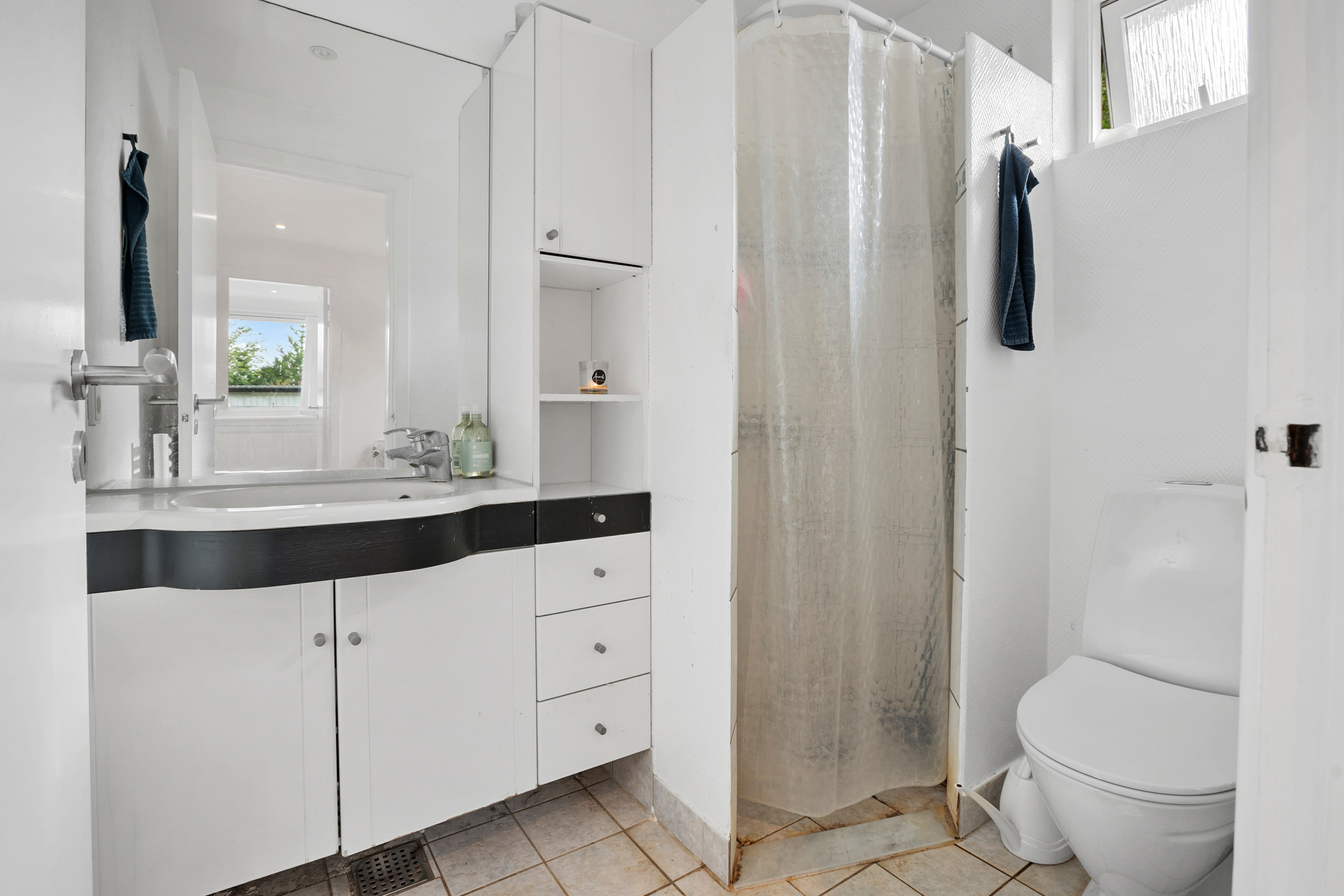 Miniaturebillede 2: toilet / bad. Billede af Roasvej 50, 2750 Ballerup