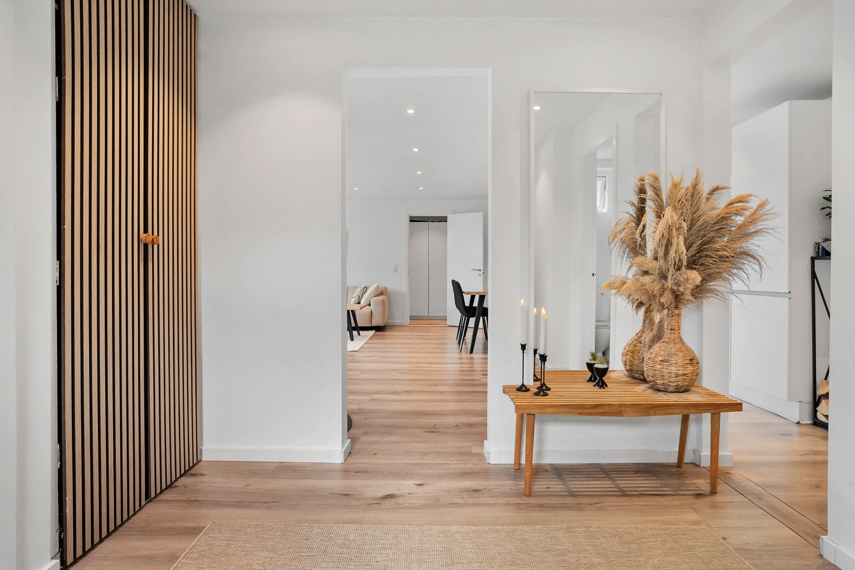 Fremhævet entré billede i fuldskærmstilstand. Billede af Roasvej 50, 2750 Ballerup