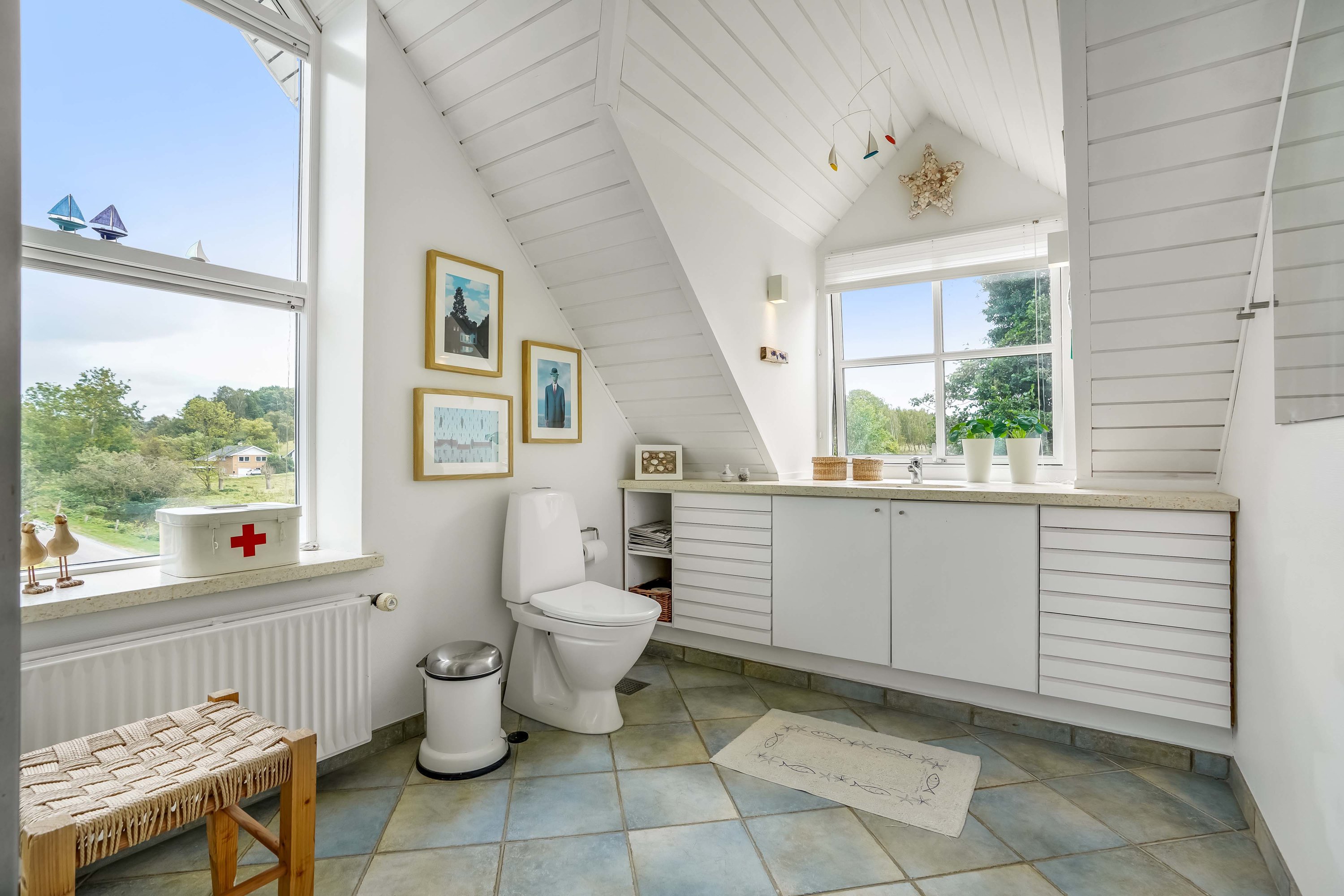 Fremhævet toilet billede i fuldskærmstilstand. Billede af Dæmningen 95, Strib, 5500 Middelfart