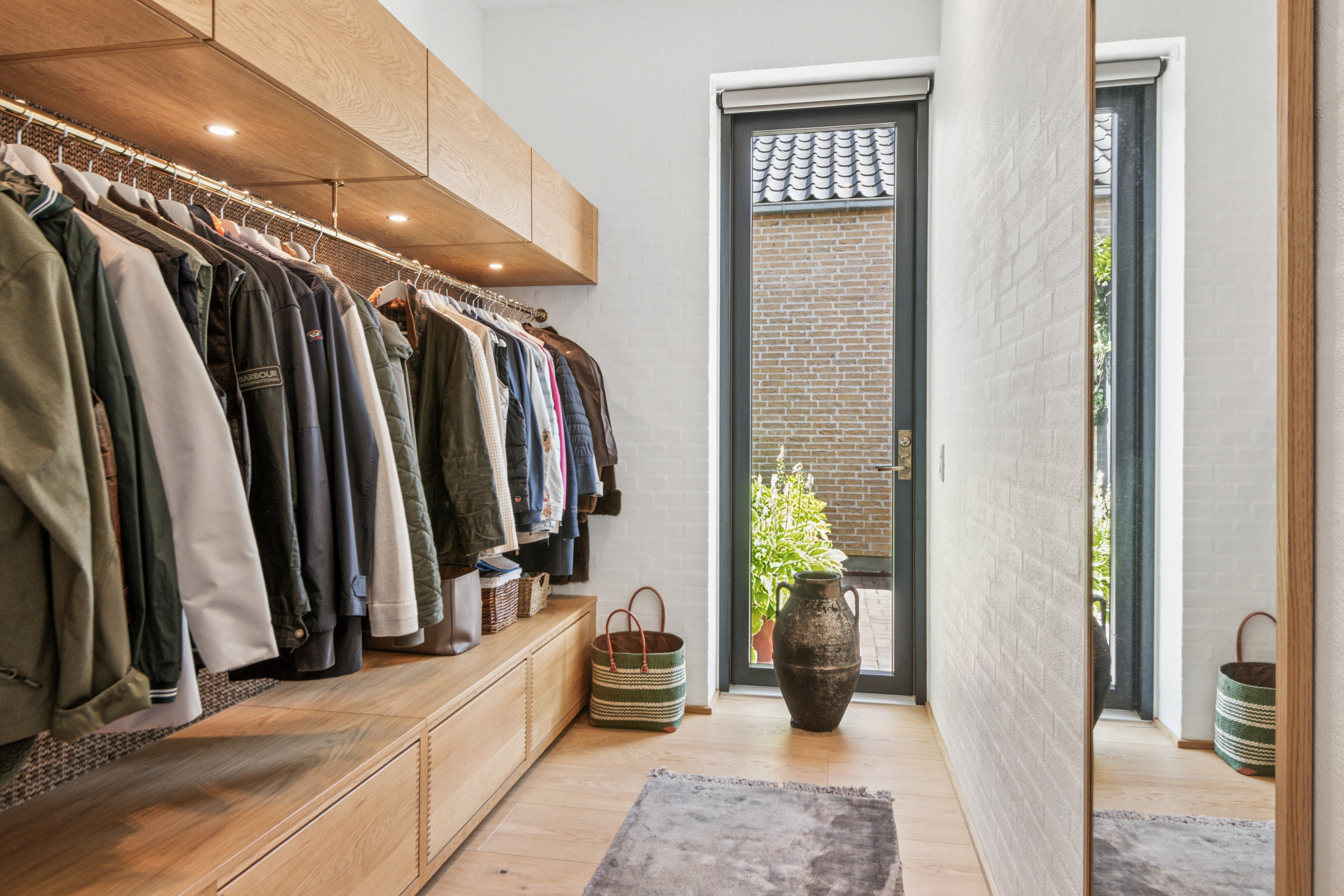 Fremhævet garderobe billede i fuldskærmstilstand. Billede af Carlo Wognsens Vej 12, 9000 Aalborg