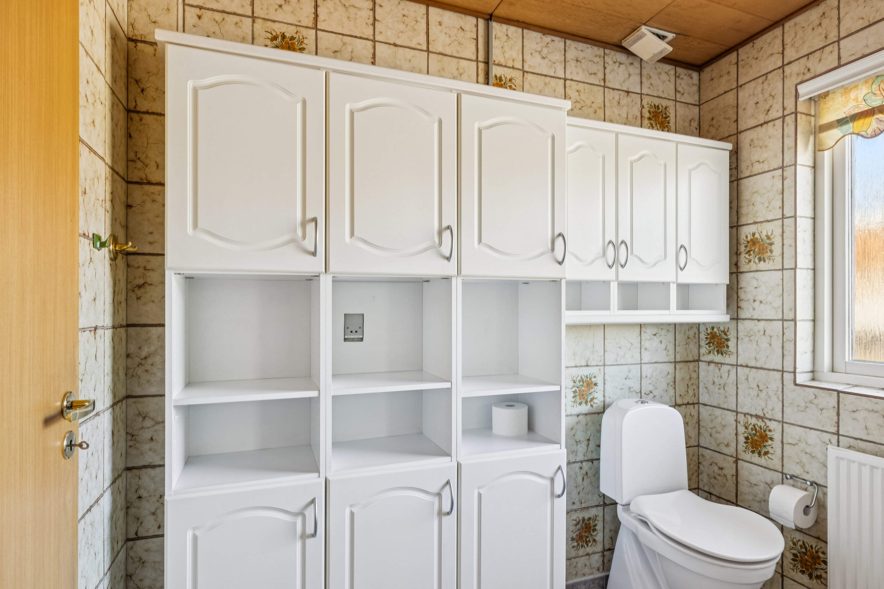 Fremhævet badeværelse billede i fuldskærmstilstand. Billede af Rosenhøjvej 7, Ugelbølle, 8410 Rønde