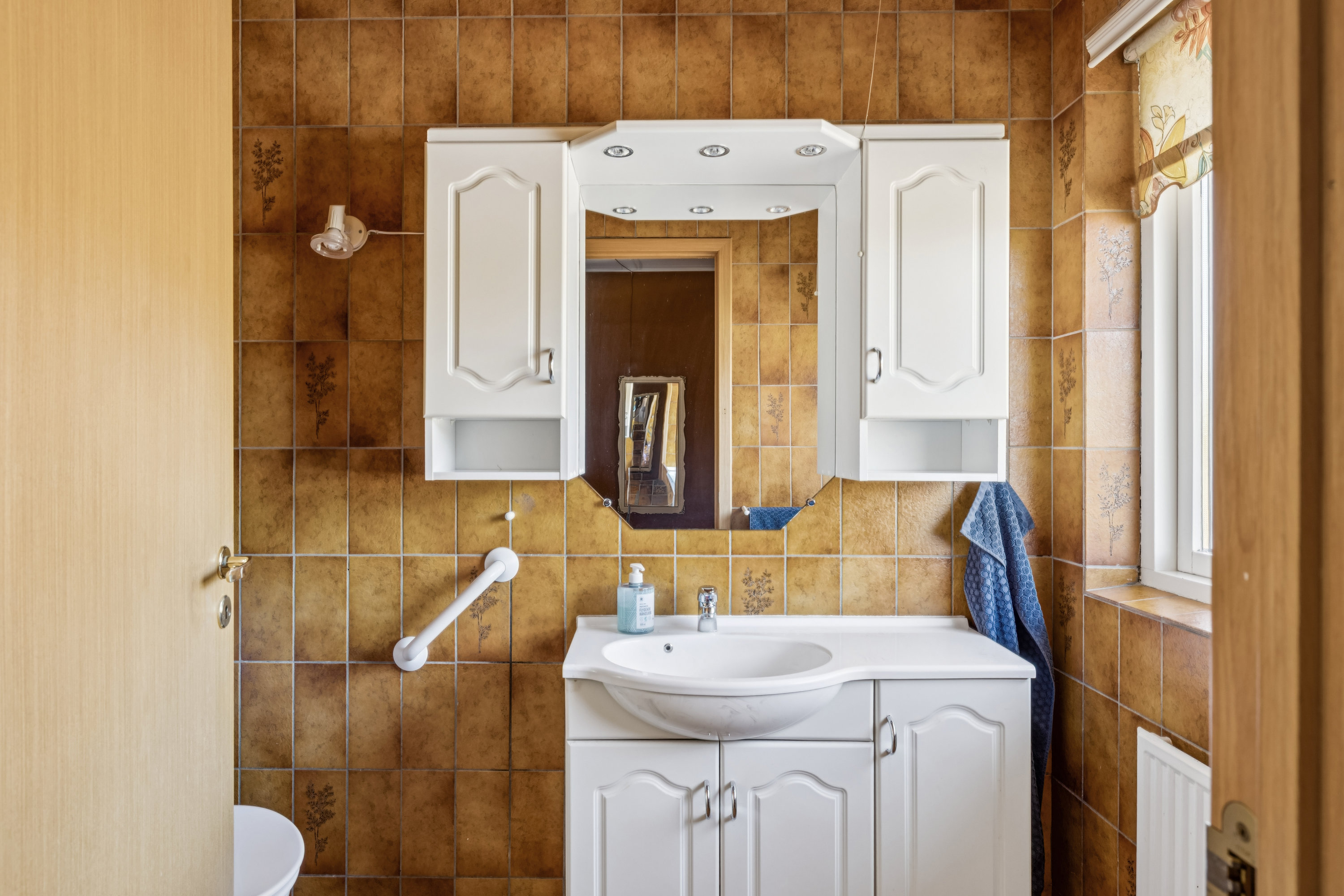 Fremhævet badeværelse billede i fuldskærmstilstand. Billede af Rosenhøjvej 7, Ugelbølle, 8410 Rønde