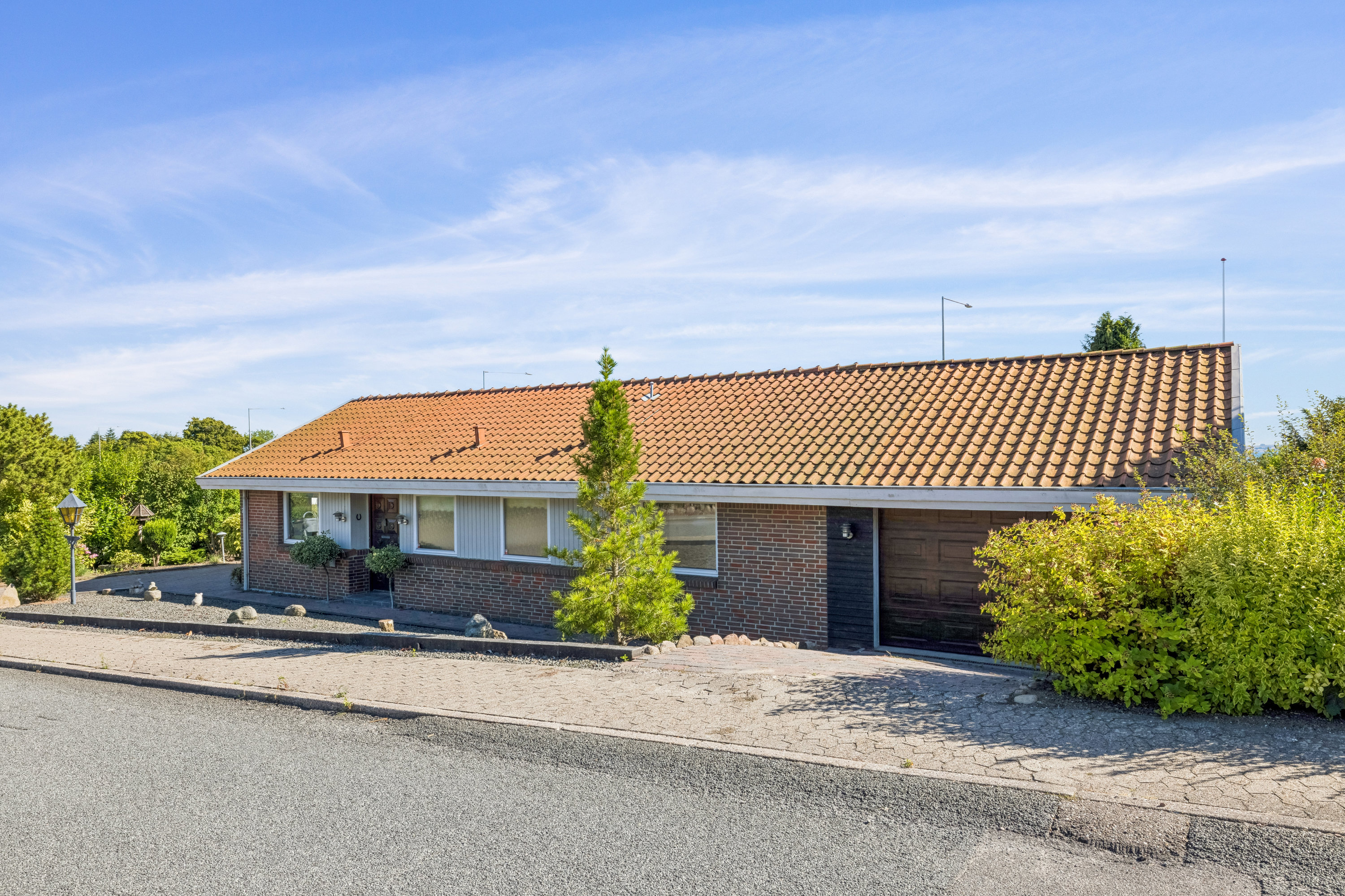 Fremhævet ejendom 1 billede i fuldskærmstilstand. Billede af Rosenhøjvej 7, Ugelbølle, 8410 Rønde