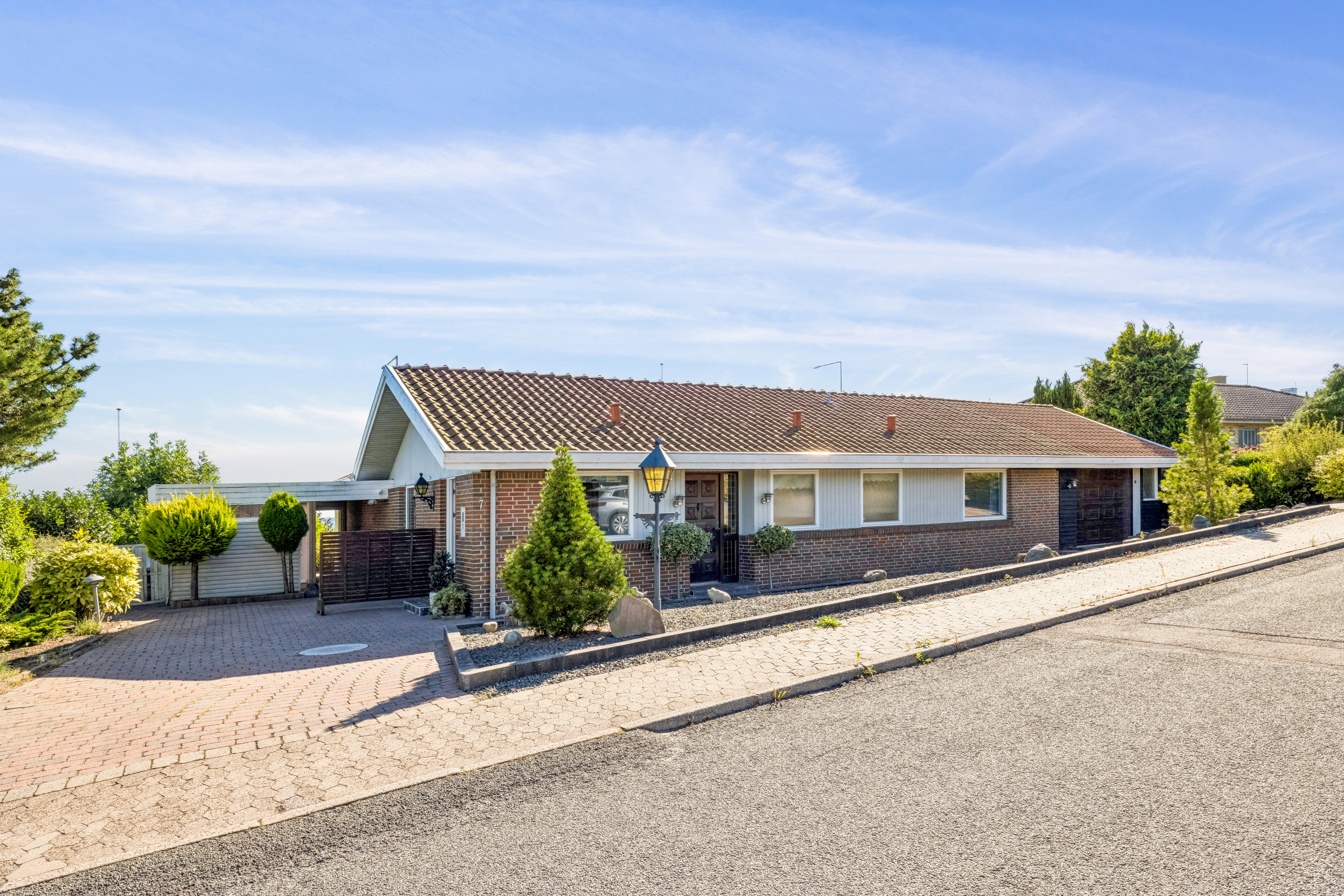 Fremhævet ejendom 1 billede i fuldskærmstilstand. Billede af Rosenhøjvej 7, Ugelbølle, 8410 Rønde