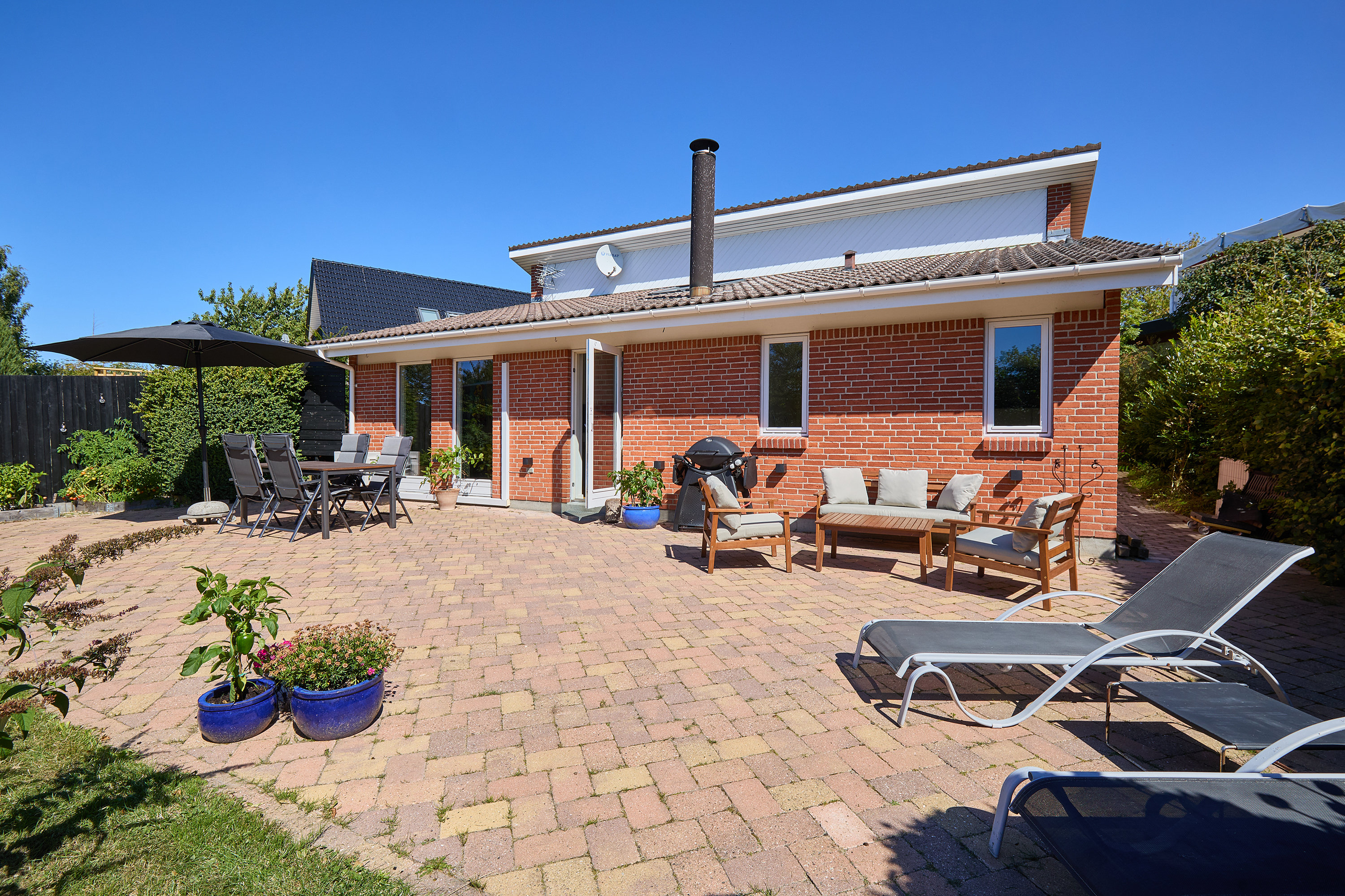 Fremhævet terrasse billede i fuldskærmstilstand. Billede af Kalvehavevej 54B, 3250 Gilleleje