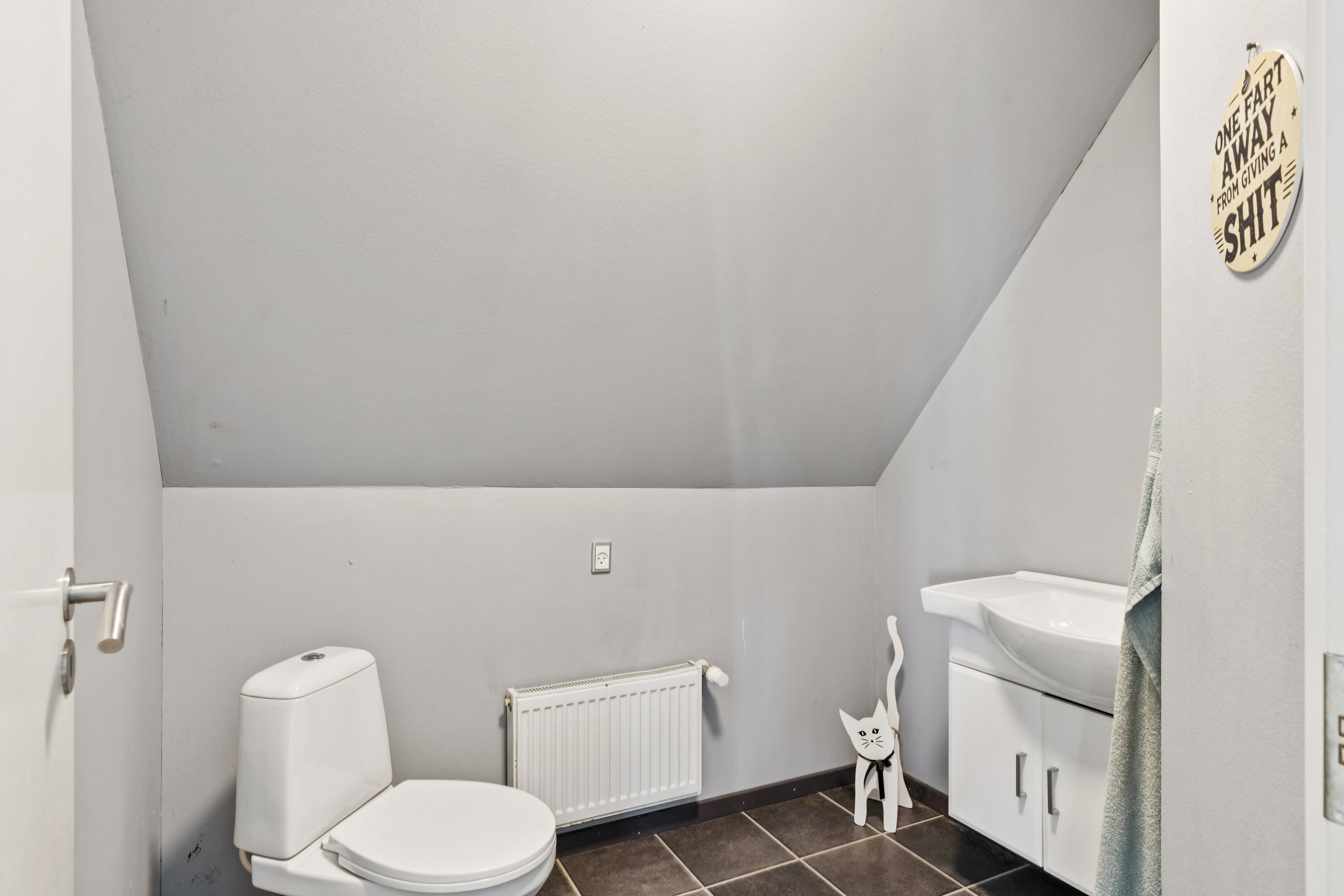 Fremhævet toilet billede i fuldskærmstilstand. Billede af Havevej 8, Kærbøl, 6760 Ribe