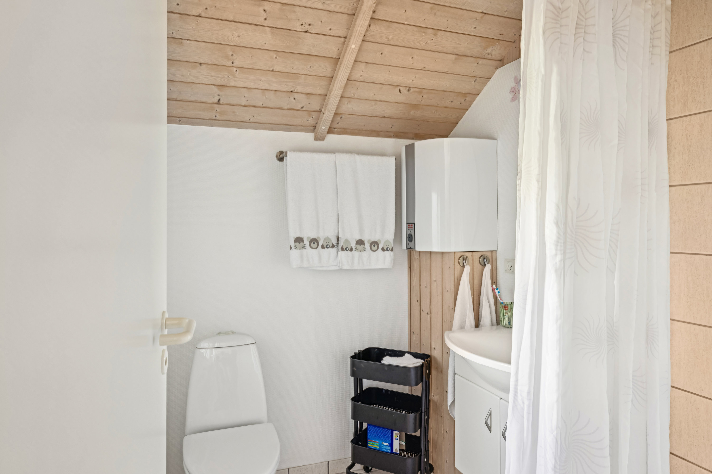 Fremhævet badeværelse billede i fuldskærmstilstand. Billede af Fridavej 54, Gjerrild, 8500 Grenaa