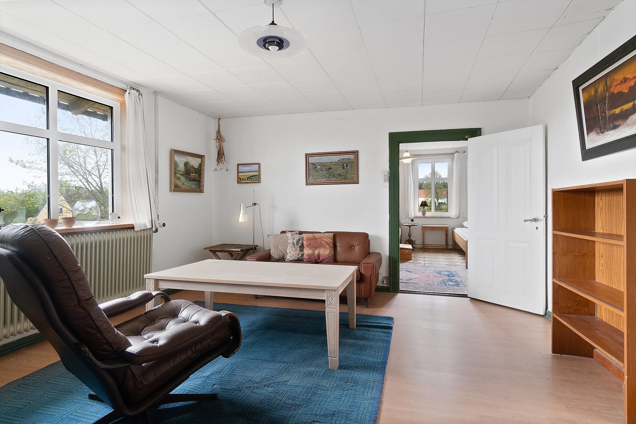 Fremhævet stue billede i fuldskærmstilstand. Billede af Kirkevej 137, Tolnekirkeby, 9870 Sindal