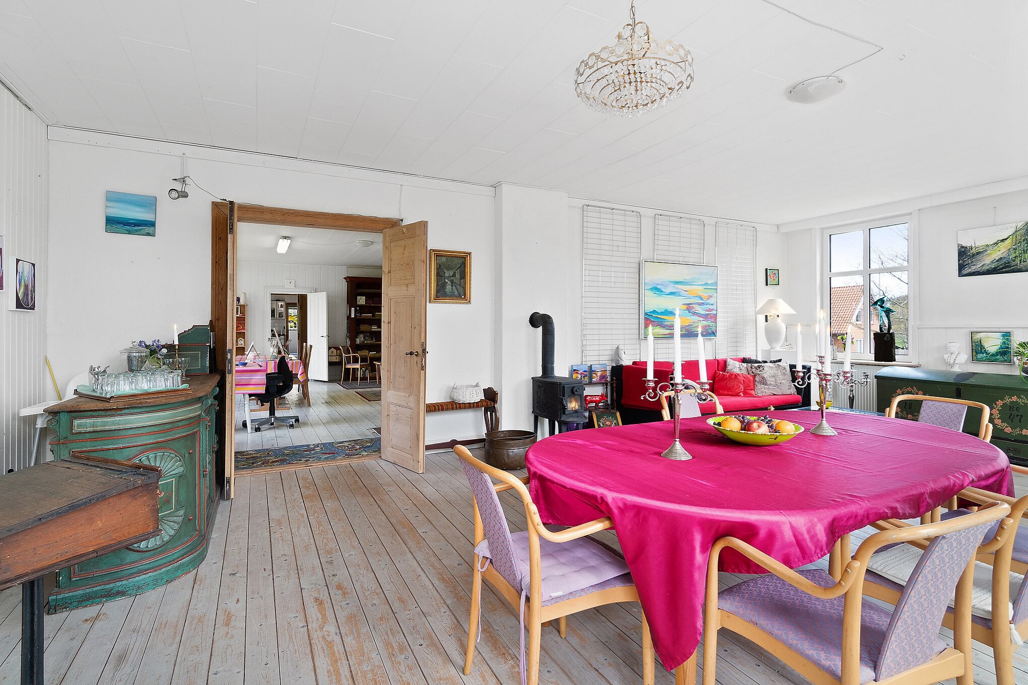 Miniaturebillede 2: stue. Billede af Kirkevej 137, Tolnekirkeby, 9870 Sindal