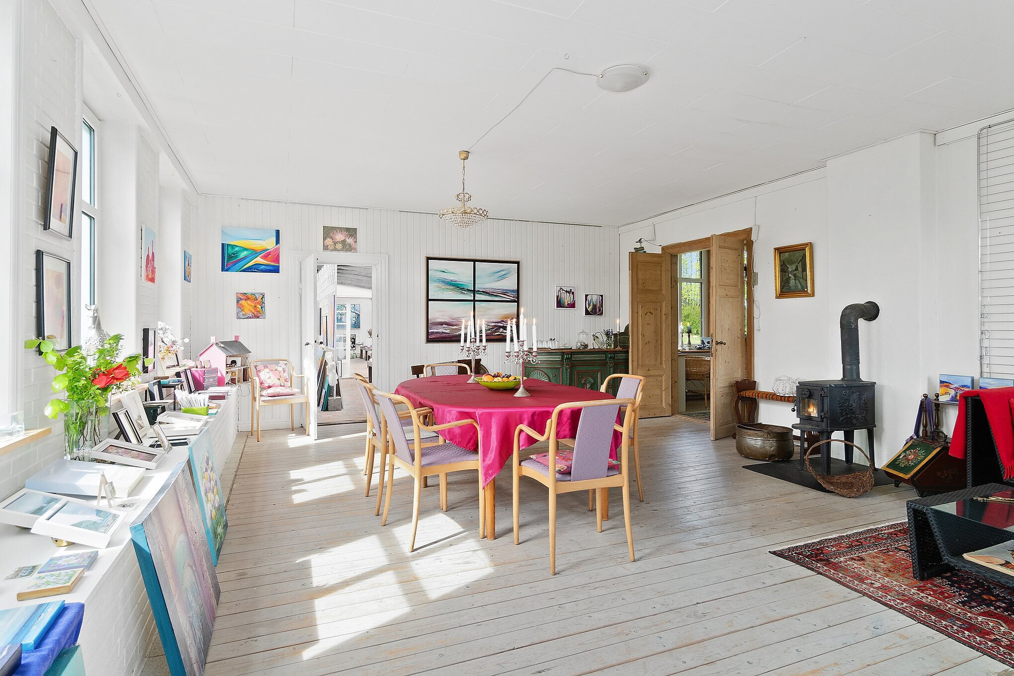 Miniaturebillede 1: stue. Billede af Kirkevej 137, Tolnekirkeby, 9870 Sindal