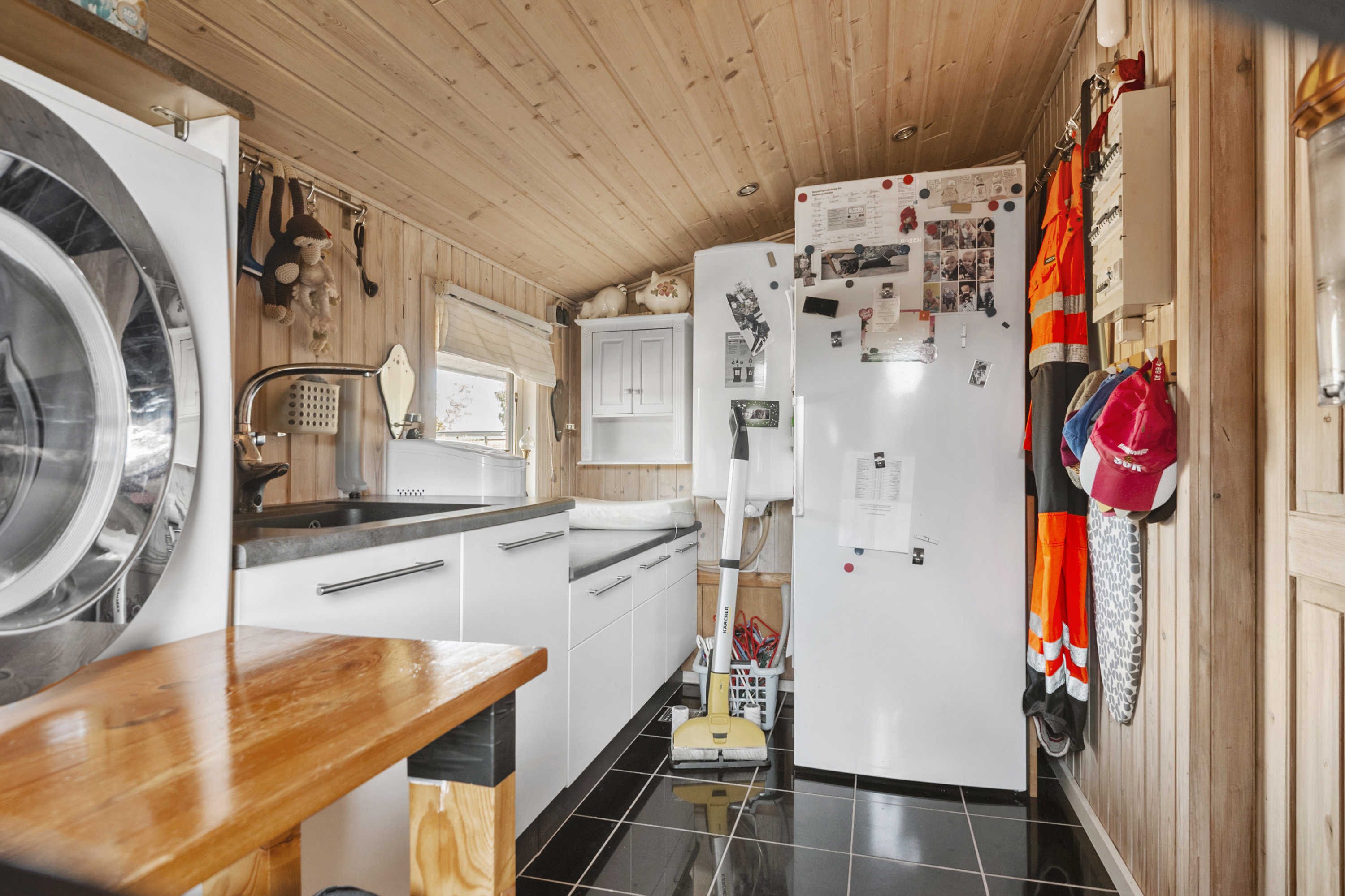 Fremhævet køkken billede i fuldskærmstilstand. Billede af Pouli Nielsensvej 57, Kysing Næs, 8300 Odder