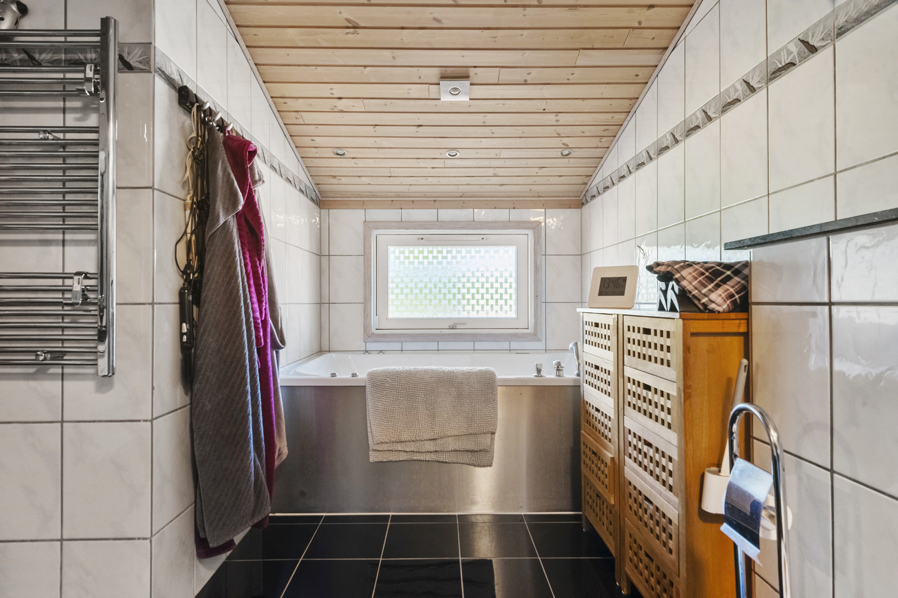 Fremhævet badeværelse billede i fuldskærmstilstand. Billede af Pouli Nielsensvej 57, Kysing Næs, 8300 Odder