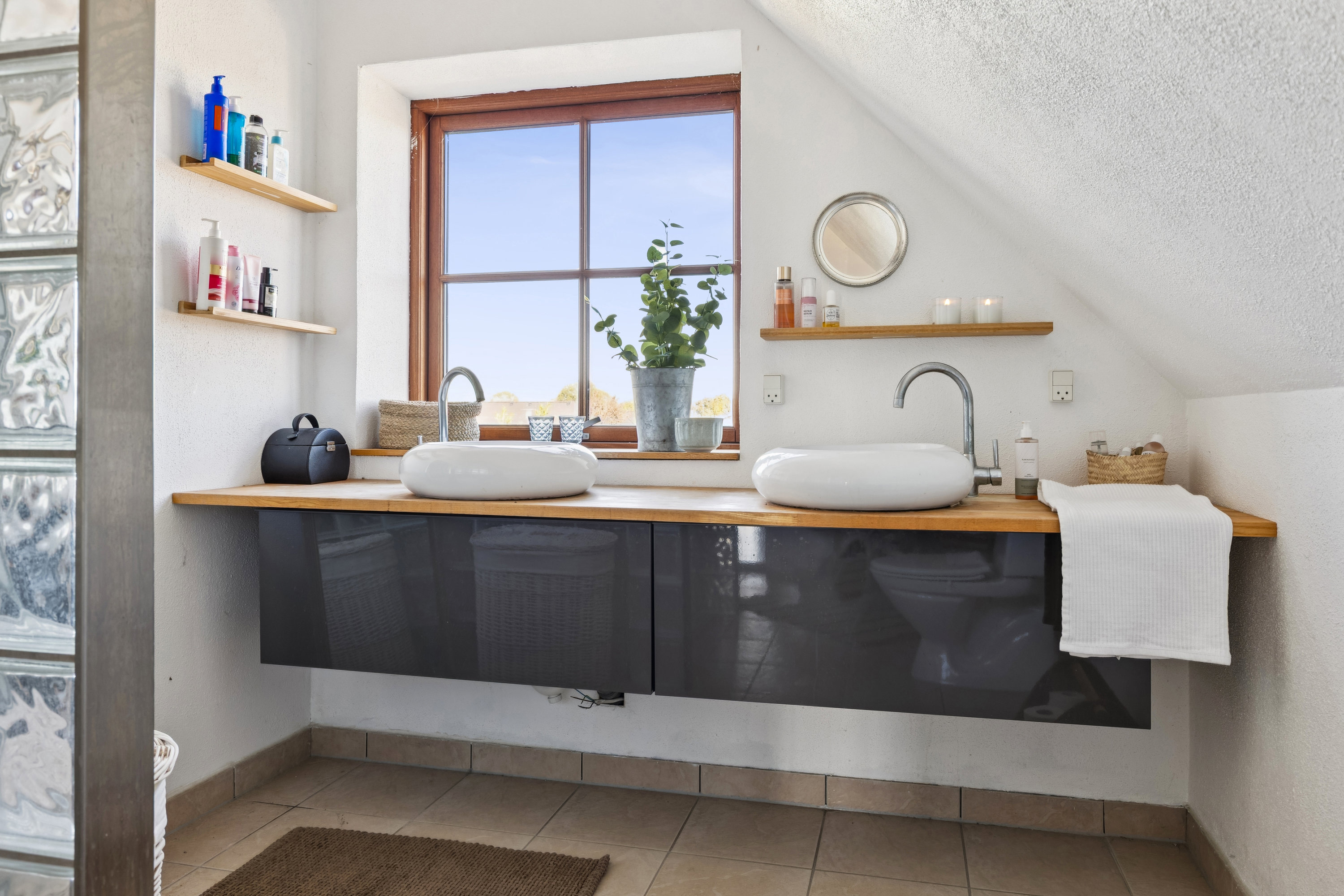 Fremhævet badeværelse billede i fuldskærmstilstand. Billede af Havnsøgårdsvej 47, Havnsø, 4591 Føllenslev