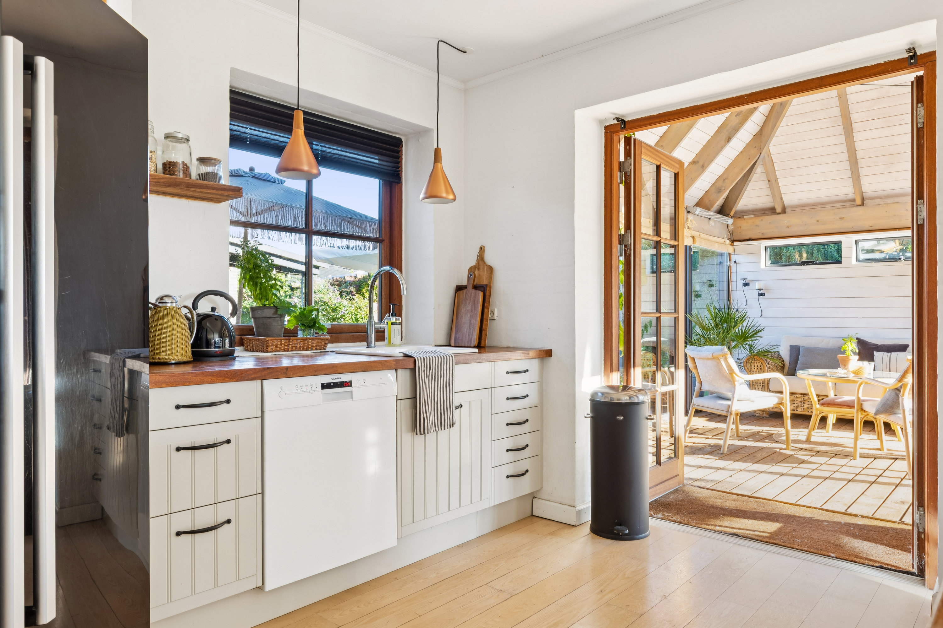 Fremhævet køkken billede i fuldskærmstilstand. Billede af Havnsøgårdsvej 47, Havnsø, 4591 Føllenslev