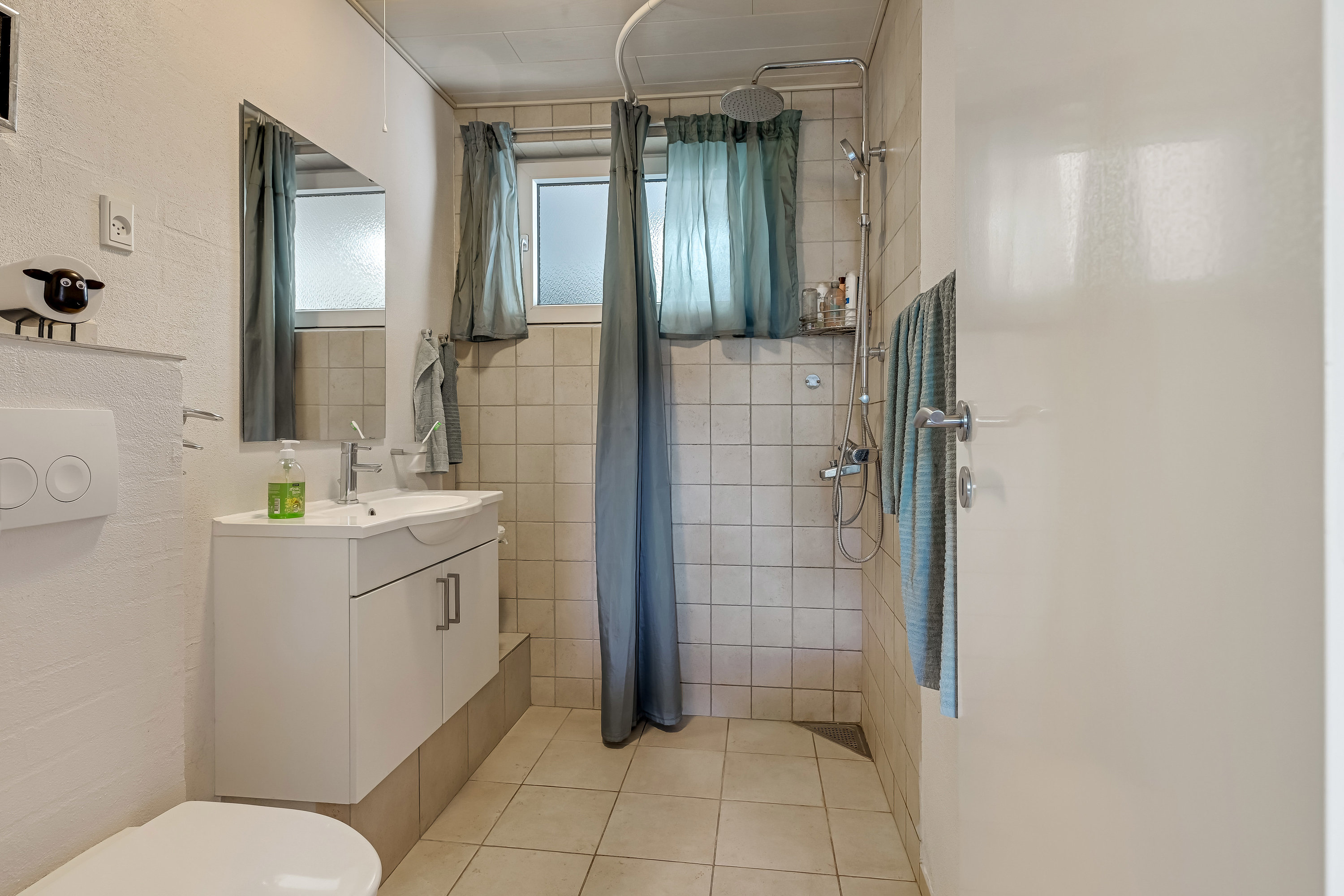 Fremhævet badeværelse billede i fuldskærmstilstand. Billede af Åskrænten 36, 6710 Esbjerg V