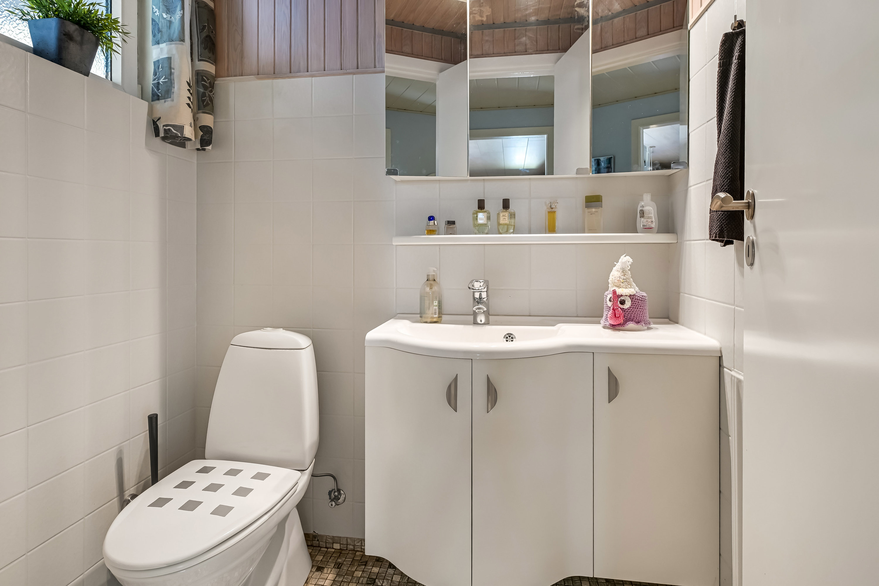 Fremhævet toilet billede i fuldskærmstilstand. Billede af Åskrænten 36, 6710 Esbjerg V