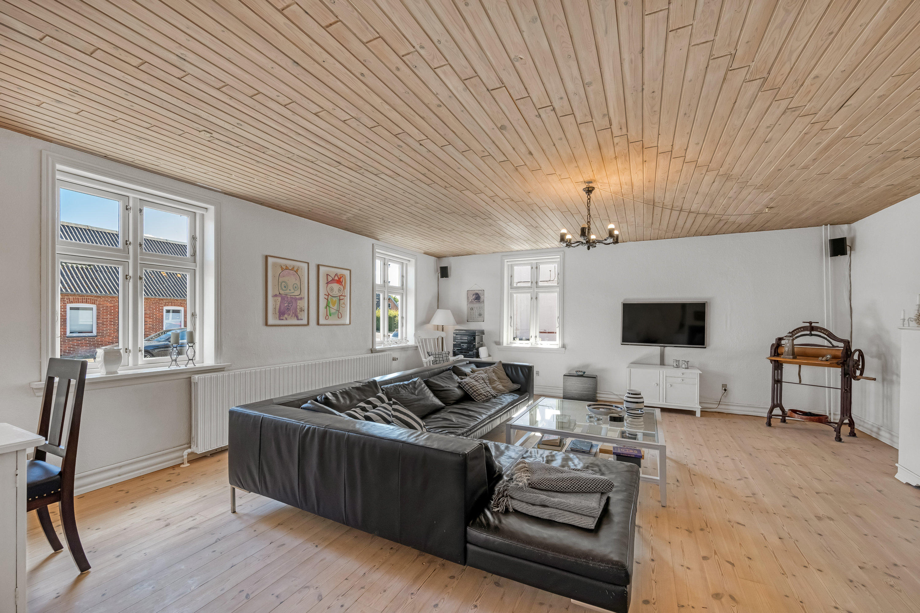 Fremhævet stue billede i fuldskærmstilstand. Billede af Poppelalle 14, 6900 Skjern