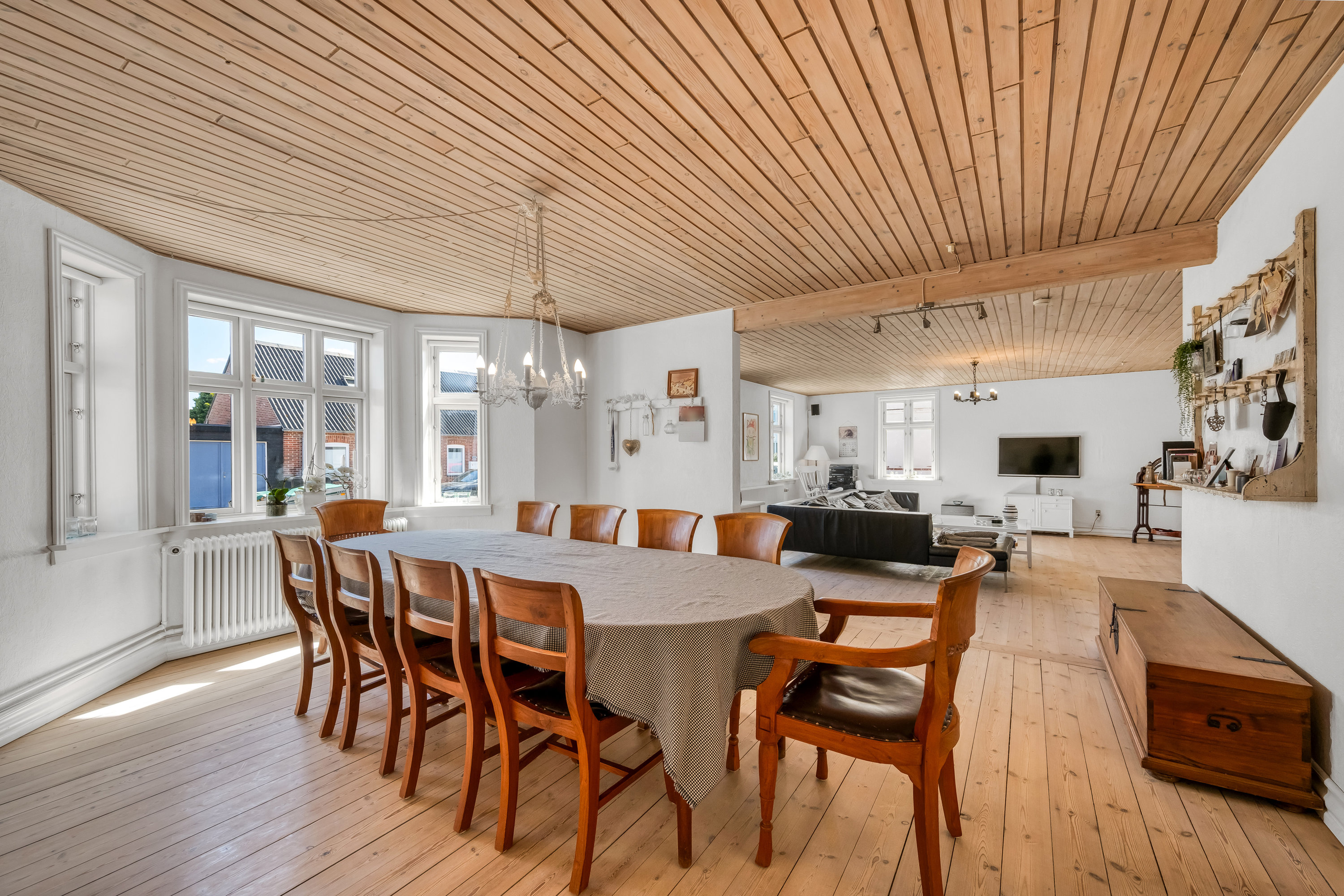 Fremhævet stue billede i fuldskærmstilstand. Billede af Poppelalle 14, 6900 Skjern