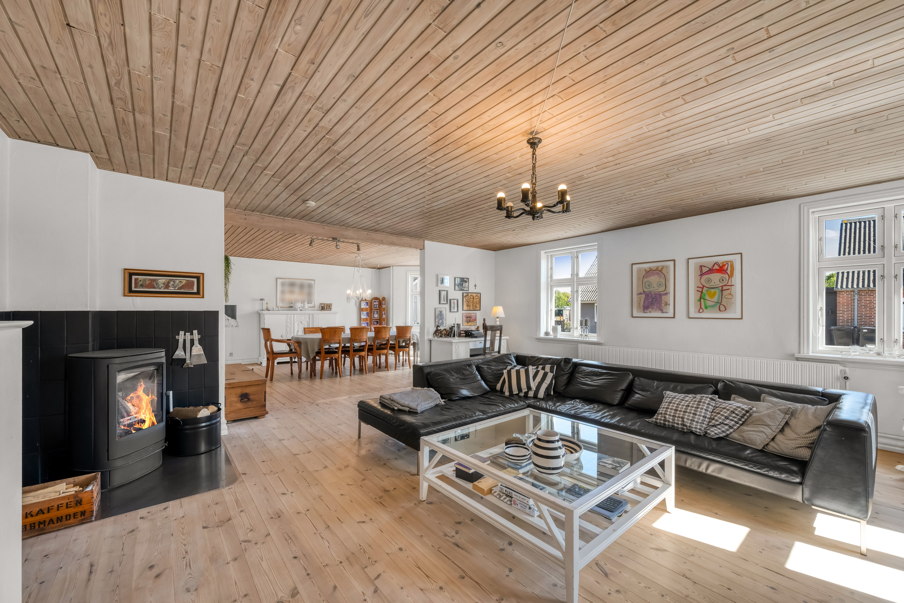 Fremhævet stue billede i fuldskærmstilstand. Billede af Poppelalle 14, 6900 Skjern