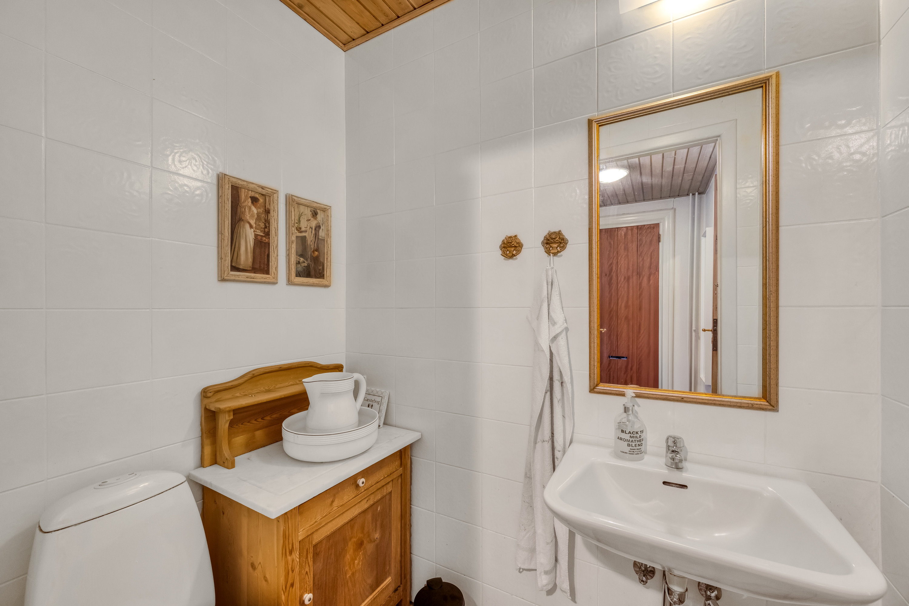 Fremhævet badeværelse billede i fuldskærmstilstand. Billede af Poppelalle 14, 6900 Skjern