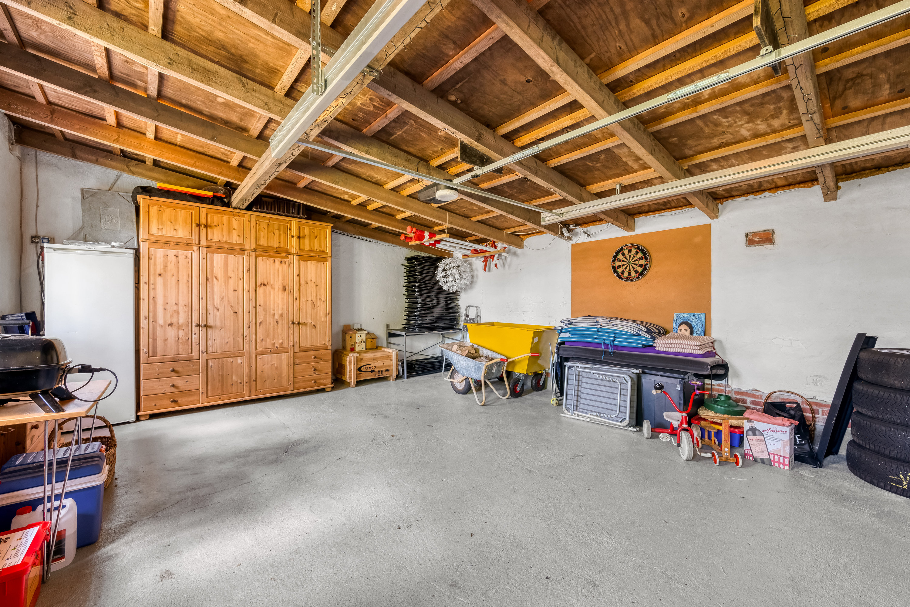 Fremhævet garage billede i fuldskærmstilstand. Billede af Poppelalle 14, 6900 Skjern