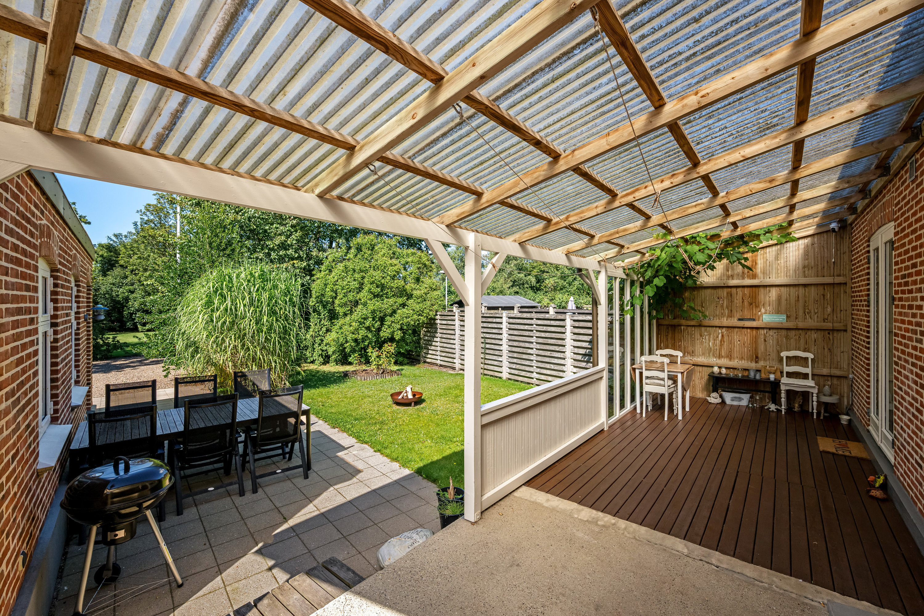 Fremhævet overdækket terrasse billede i fuldskærmstilstand. Billede af Poppelalle 14, 6900 Skjern