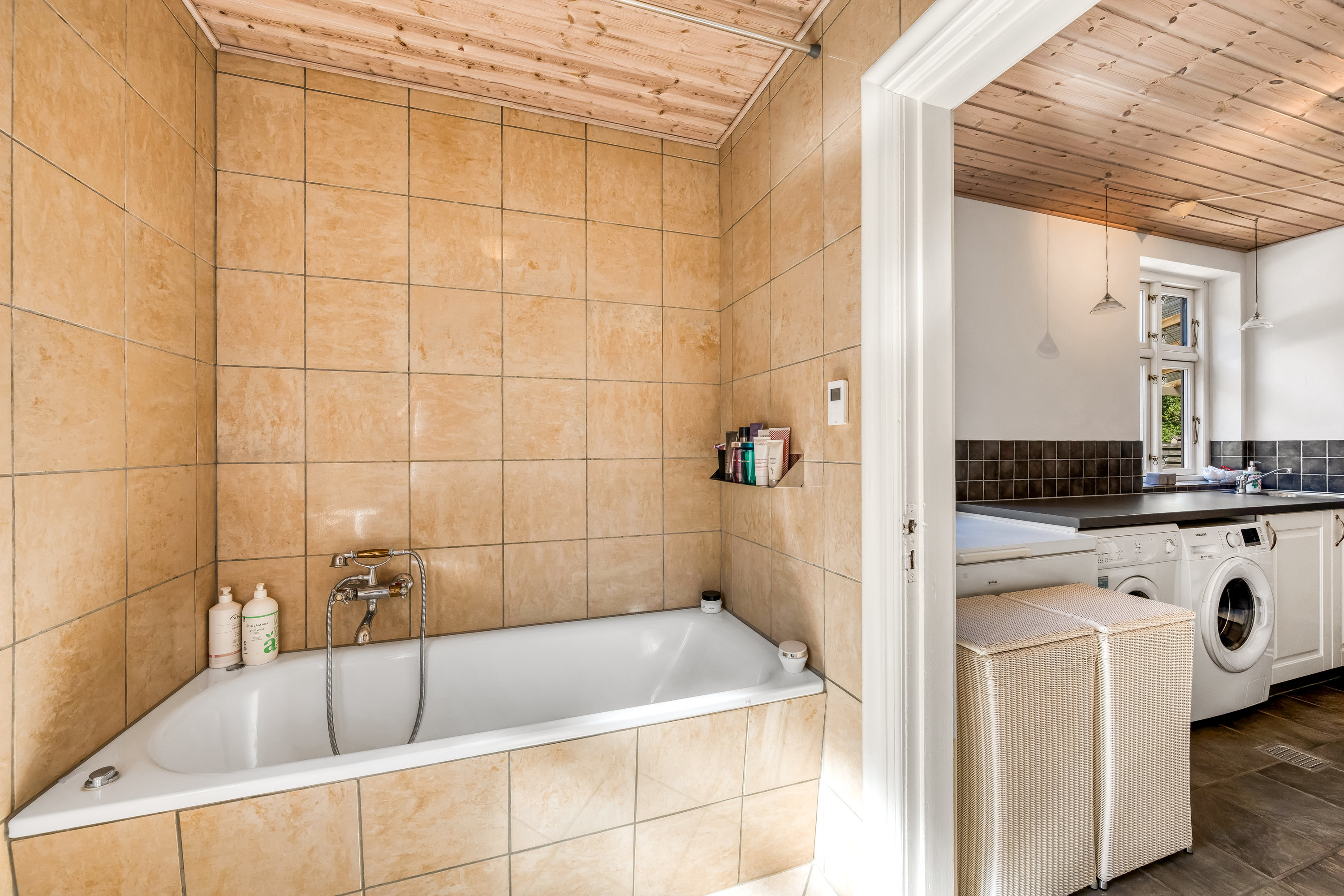 Fremhævet badeværelse billede i fuldskærmstilstand. Billede af Poppelalle 14, 6900 Skjern