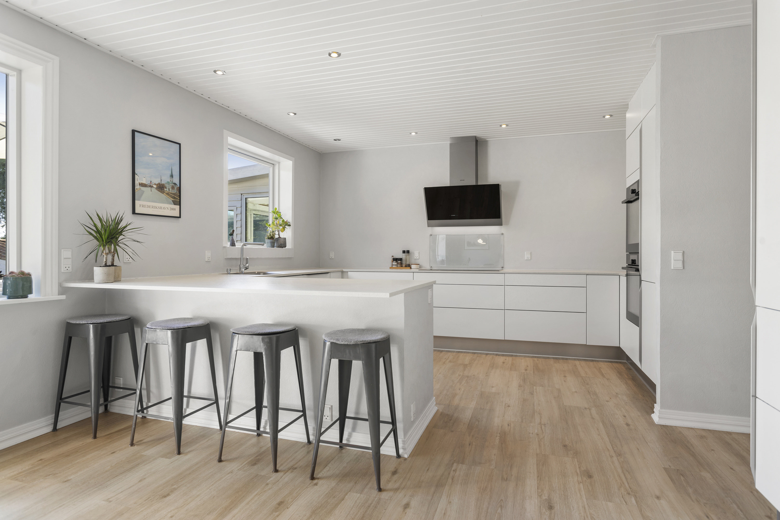 Fremhævet køkken billede i fuldskærmstilstand. Billede af Overlæge Ottosens Vej 8, 9900 Frederikshavn