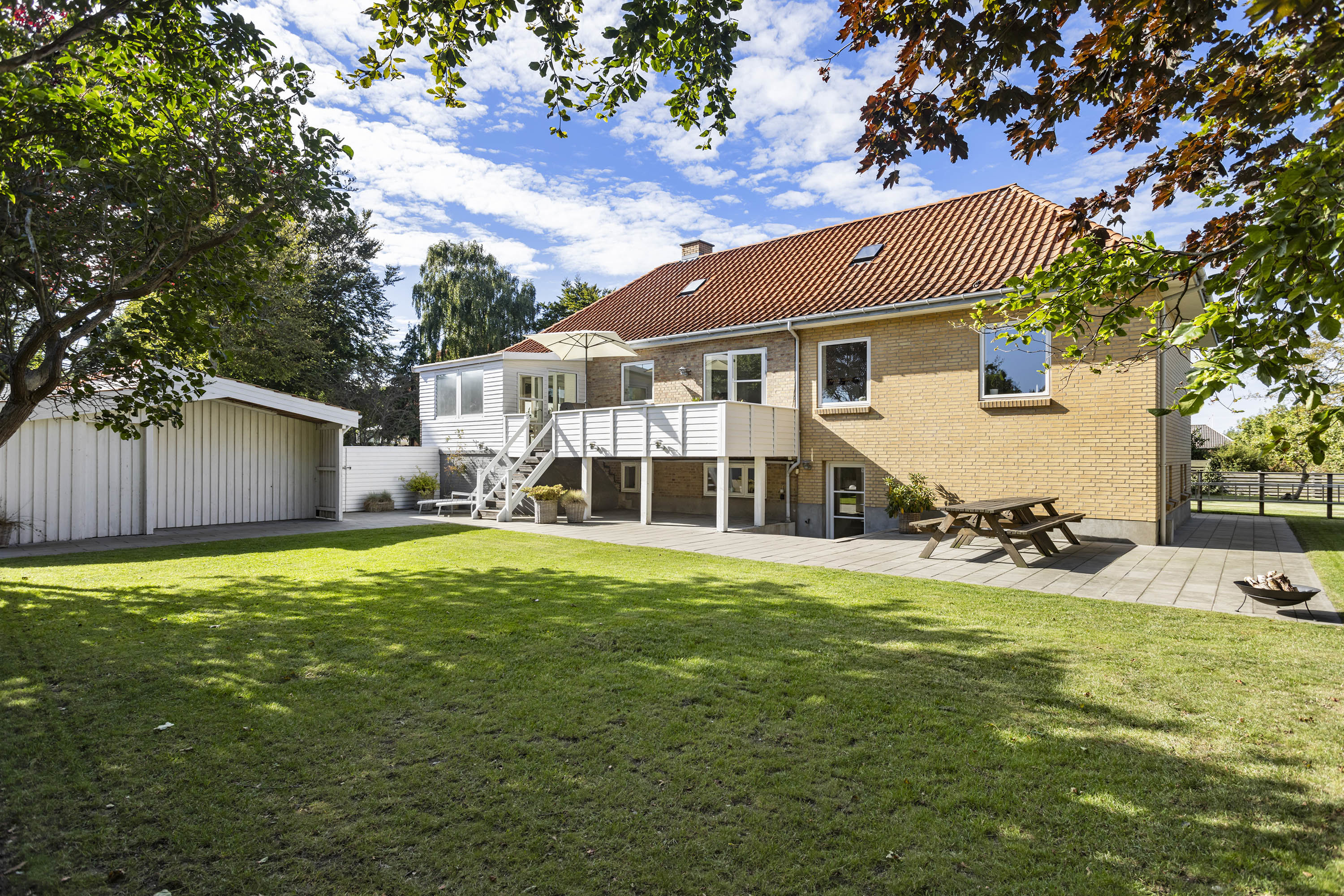 Fremhævet facade billede i fuldskærmstilstand. Billede af Overlæge Ottosens Vej 8, 9900 Frederikshavn