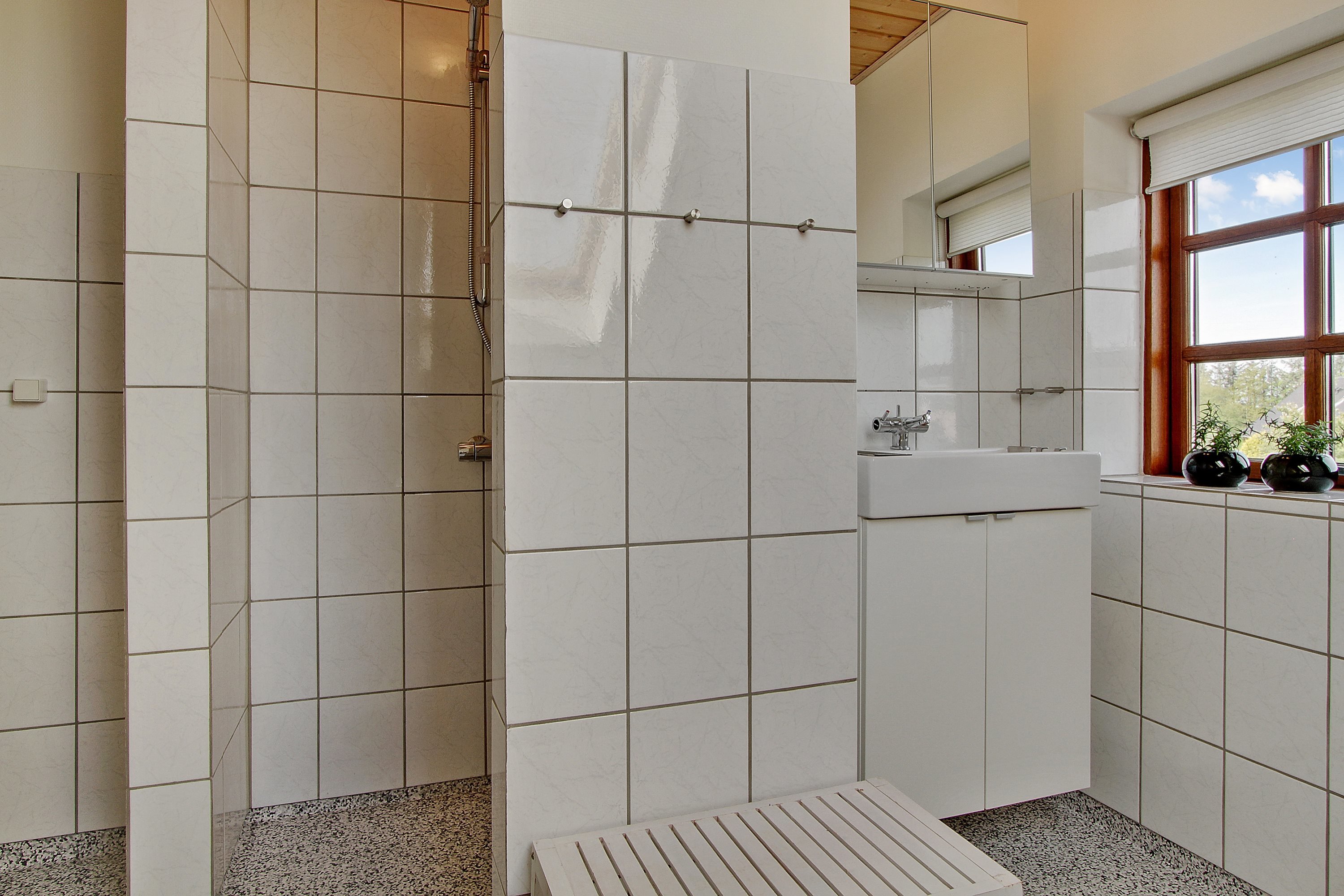 Fremhævet badeværelse billede i fuldskærmstilstand. Billede af Bøgstedvej 272, Astrup, 9800 Hjørring