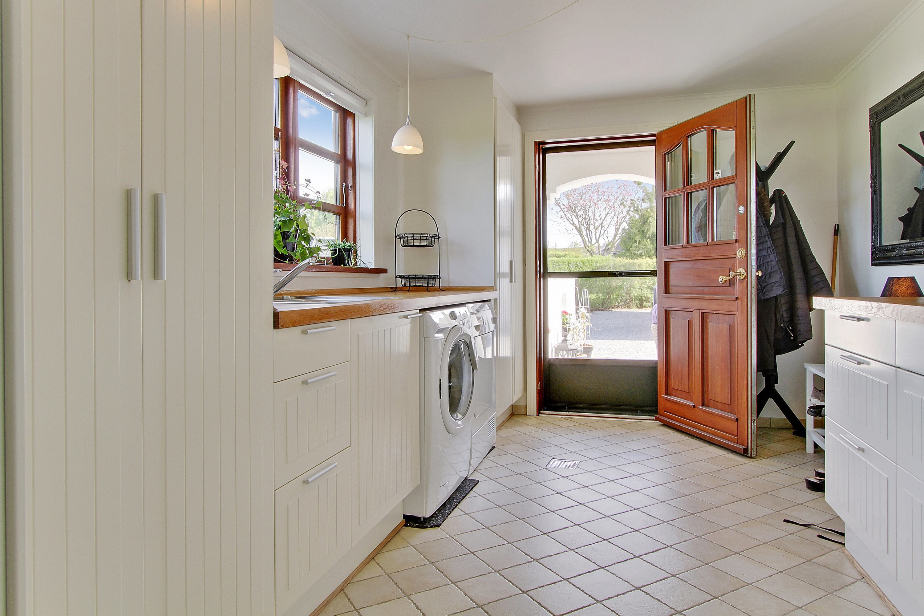 Fremhævet bryggers/entré billede i fuldskærmstilstand. Billede af Bøgstedvej 272, Astrup, 9800 Hjørring