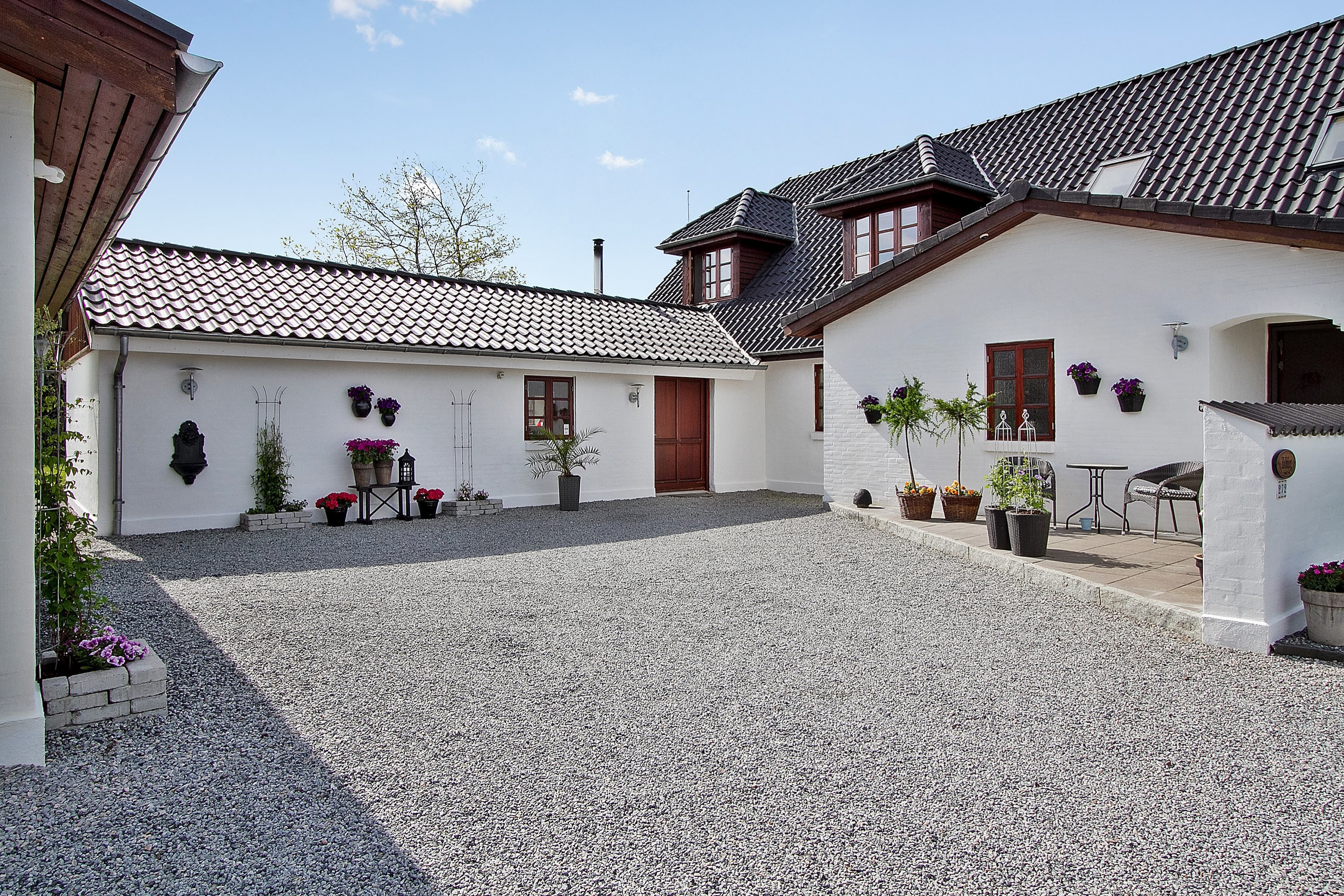 Fremhævet gårdsplads billede i fuldskærmstilstand. Billede af Bøgstedvej 272, Astrup, 9800 Hjørring