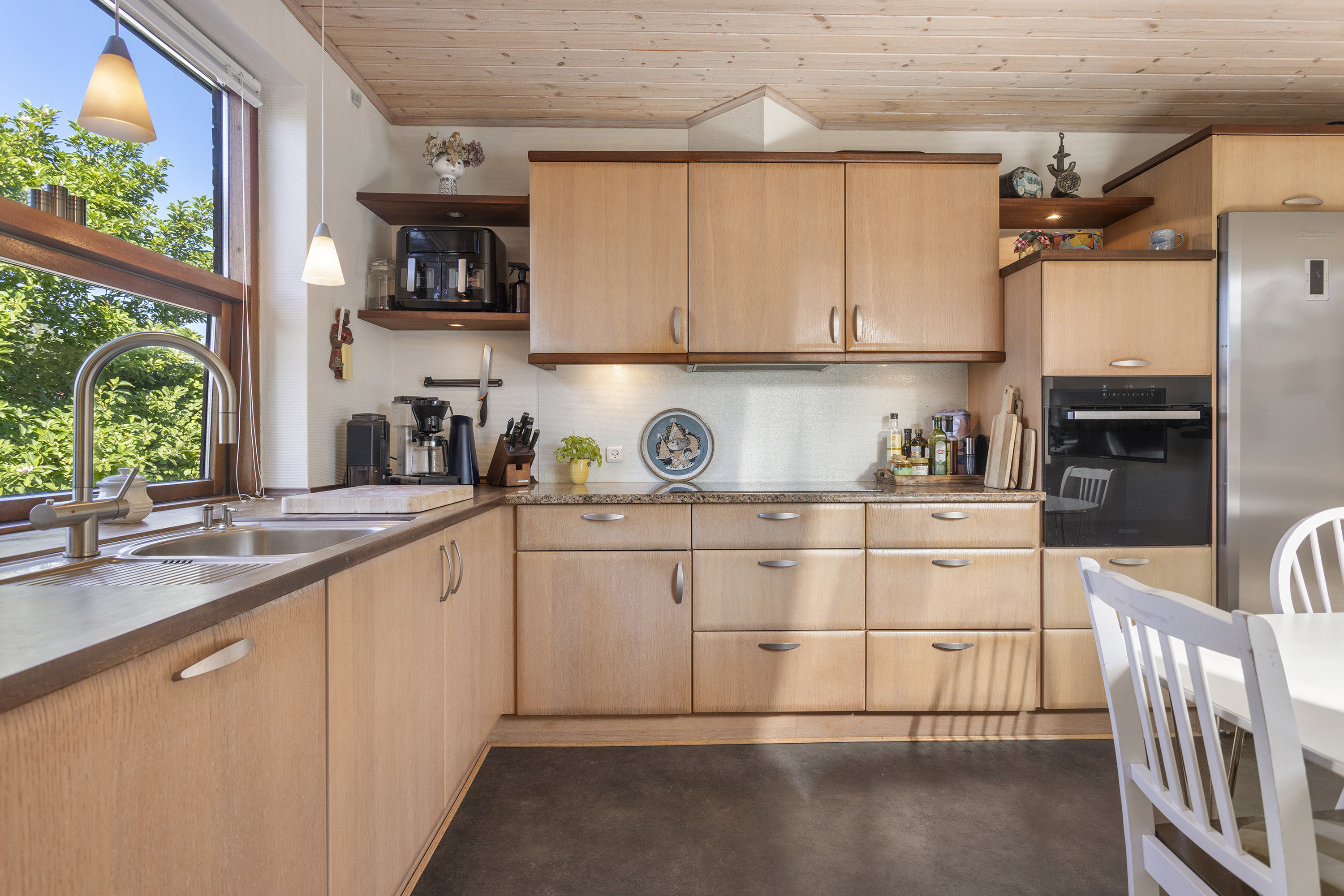 Fremhævet køkken billede i fuldskærmstilstand. Billede af Otto Ruds Vej 11, 9900 Frederikshavn