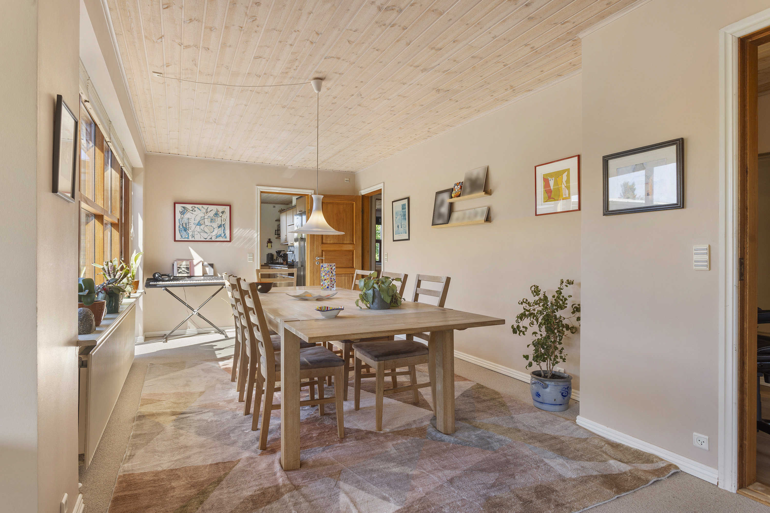 Fremhævet stue billede i fuldskærmstilstand. Billede af Otto Ruds Vej 11, 9900 Frederikshavn