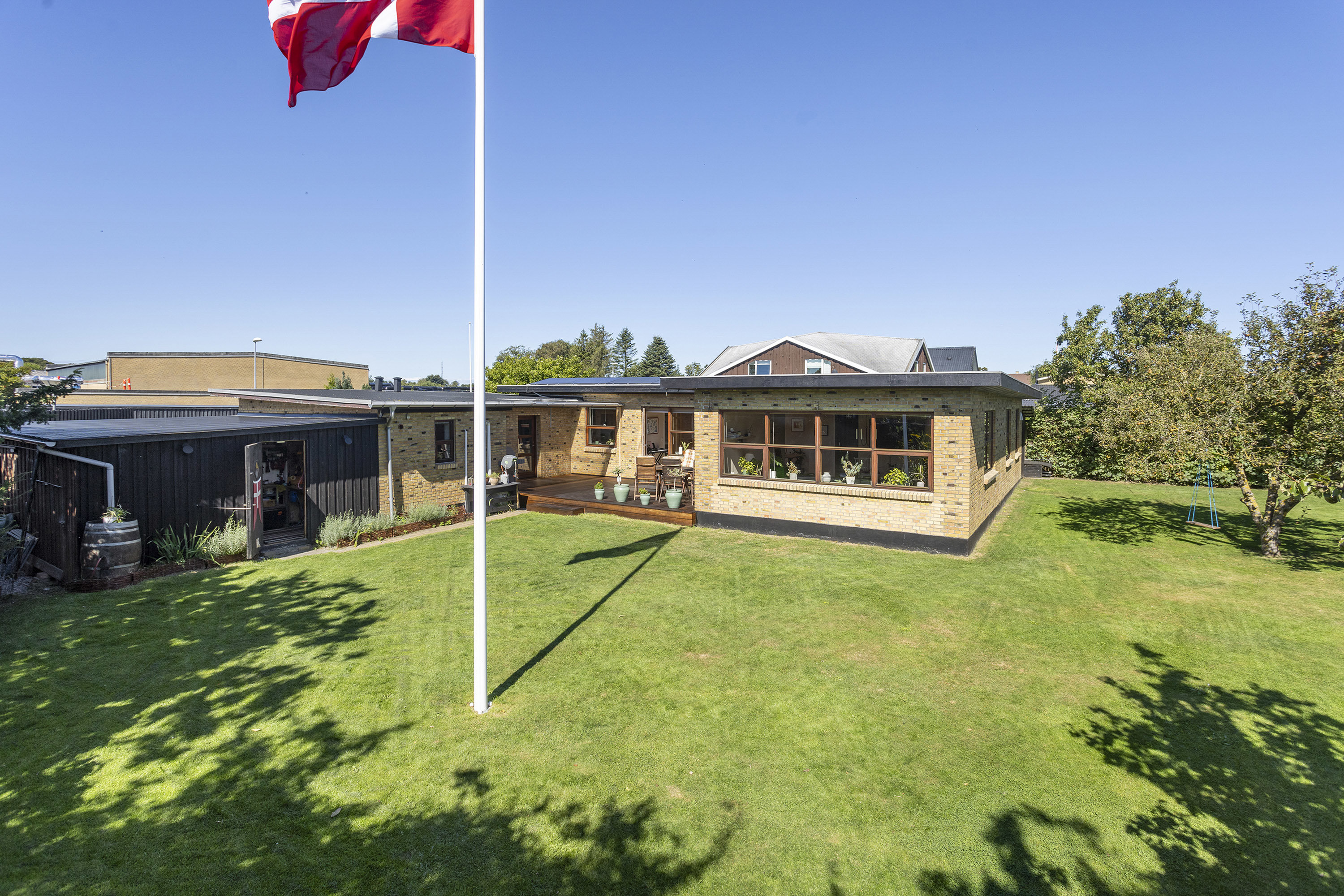 Fremhævet facade billede i fuldskærmstilstand. Billede af Otto Ruds Vej 11, 9900 Frederikshavn