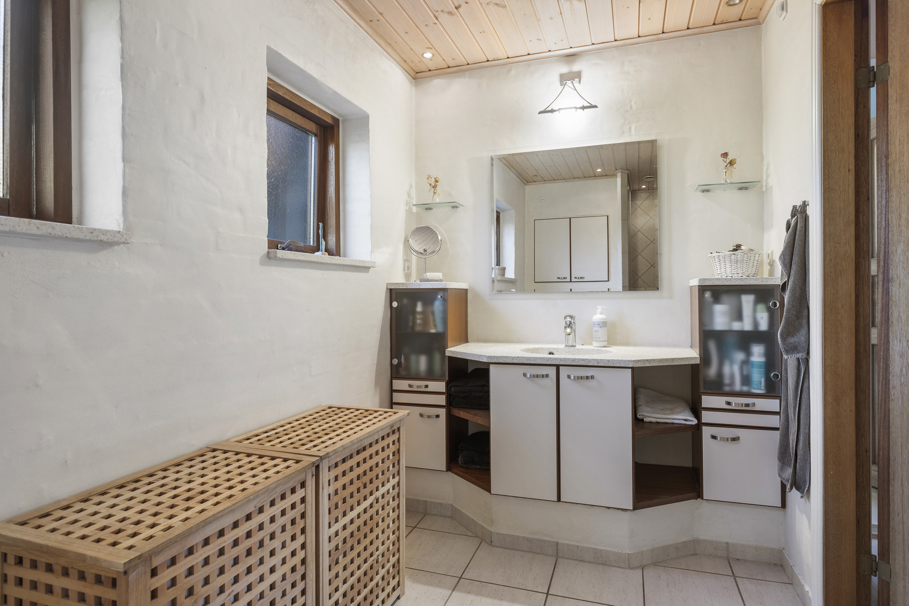 Fremhævet badeværelse billede i fuldskærmstilstand. Billede af Otto Ruds Vej 11, 9900 Frederikshavn