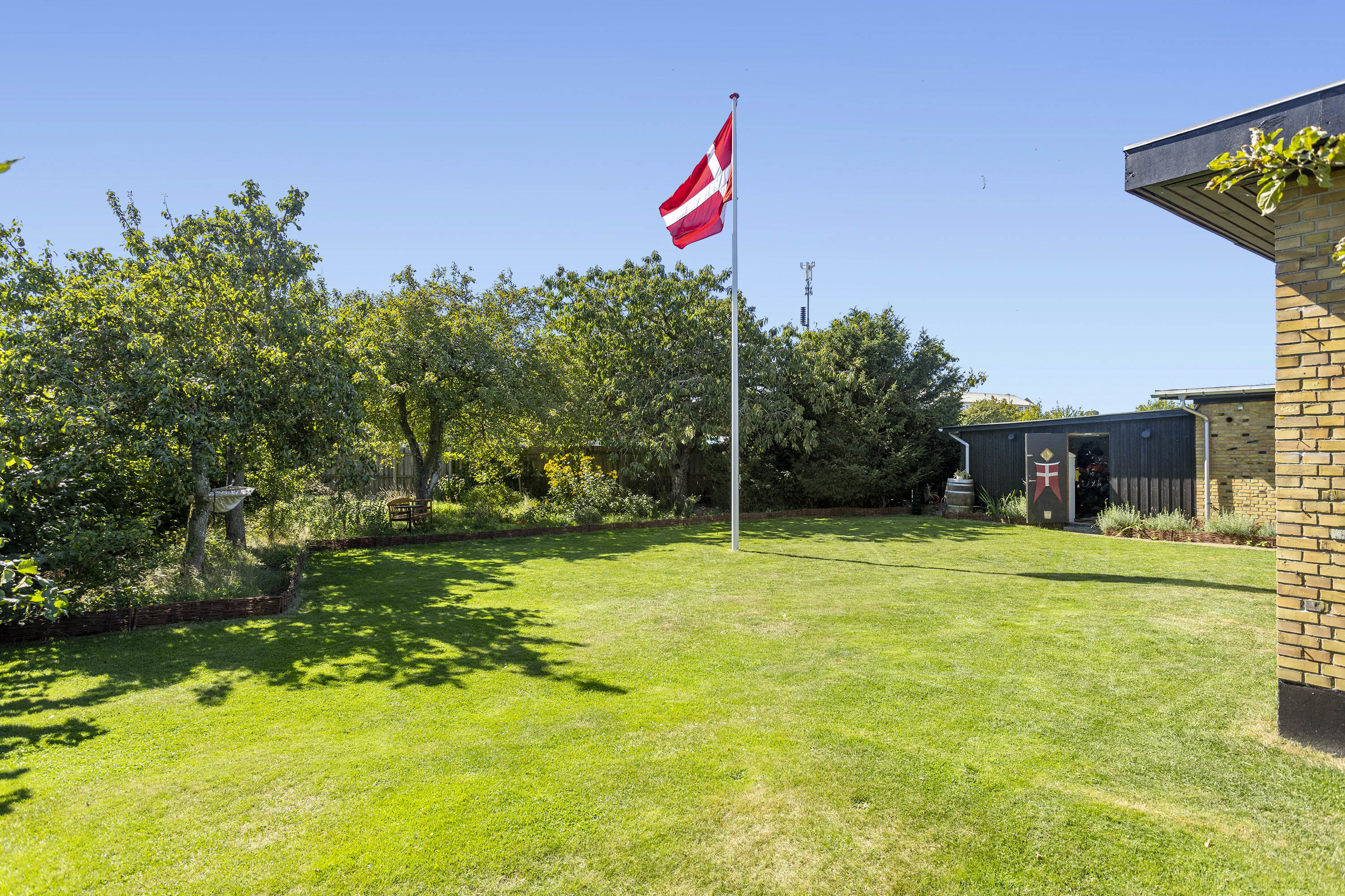 Fremhævet facade billede i fuldskærmstilstand. Billede af Otto Ruds Vej 11, 9900 Frederikshavn