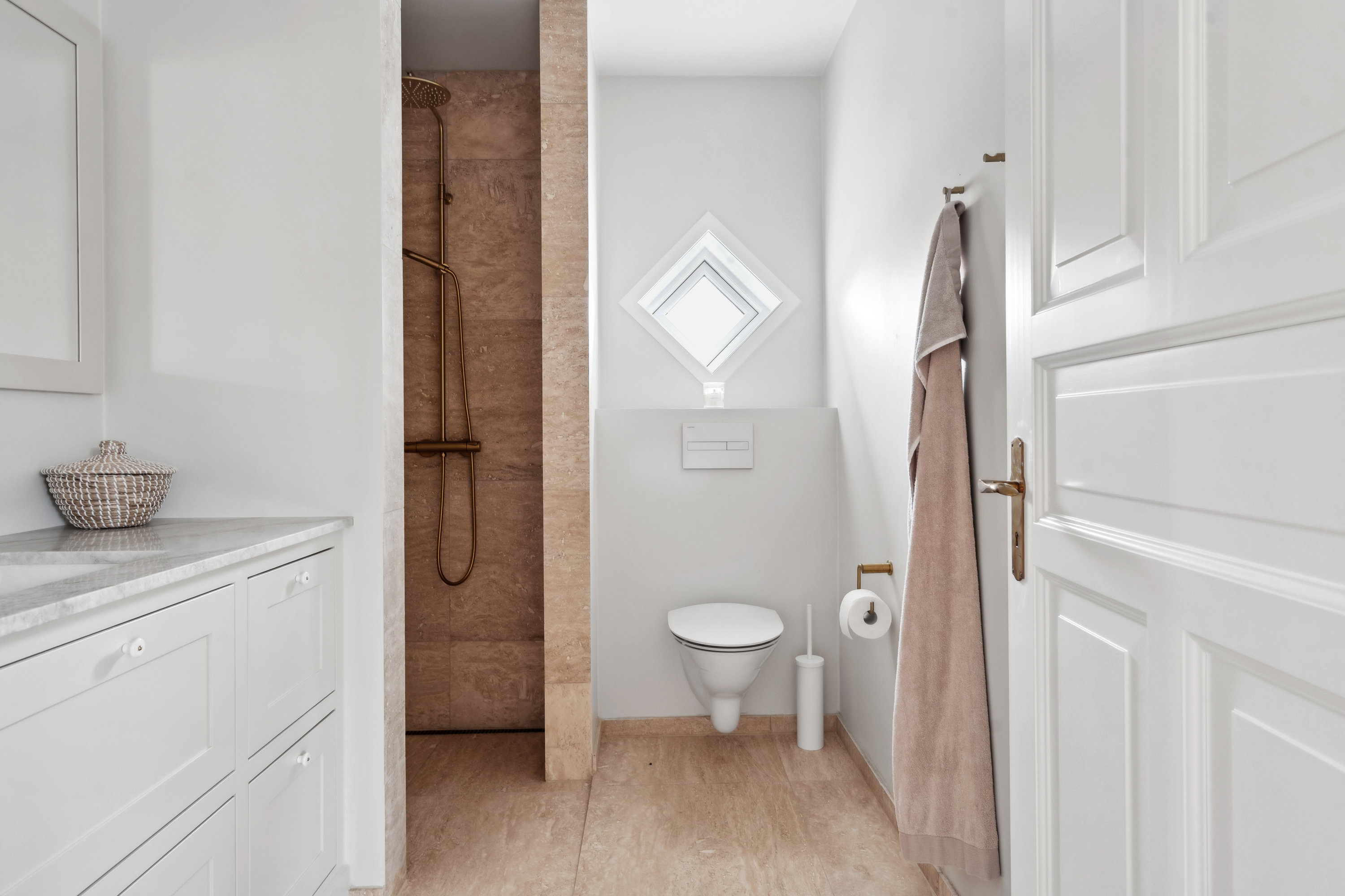 Fremhævet badeværelse billede i fuldskærmstilstand. Billede af Daphnesvej 23, Østerby, 9990 Skagen